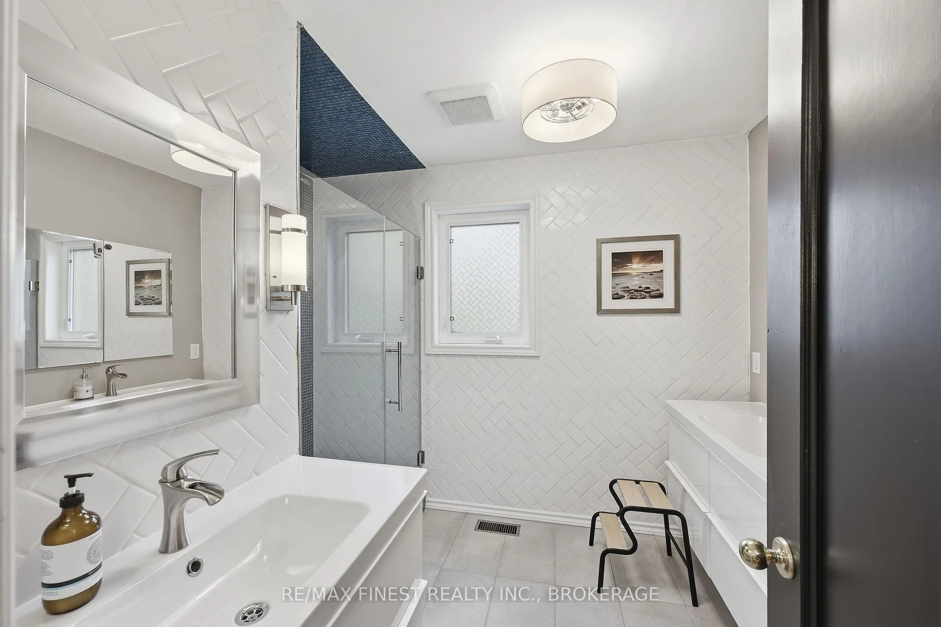 Photo 28 of 3010 Lakefield Drive, Frontenac, Frontenac South — HOMEH
