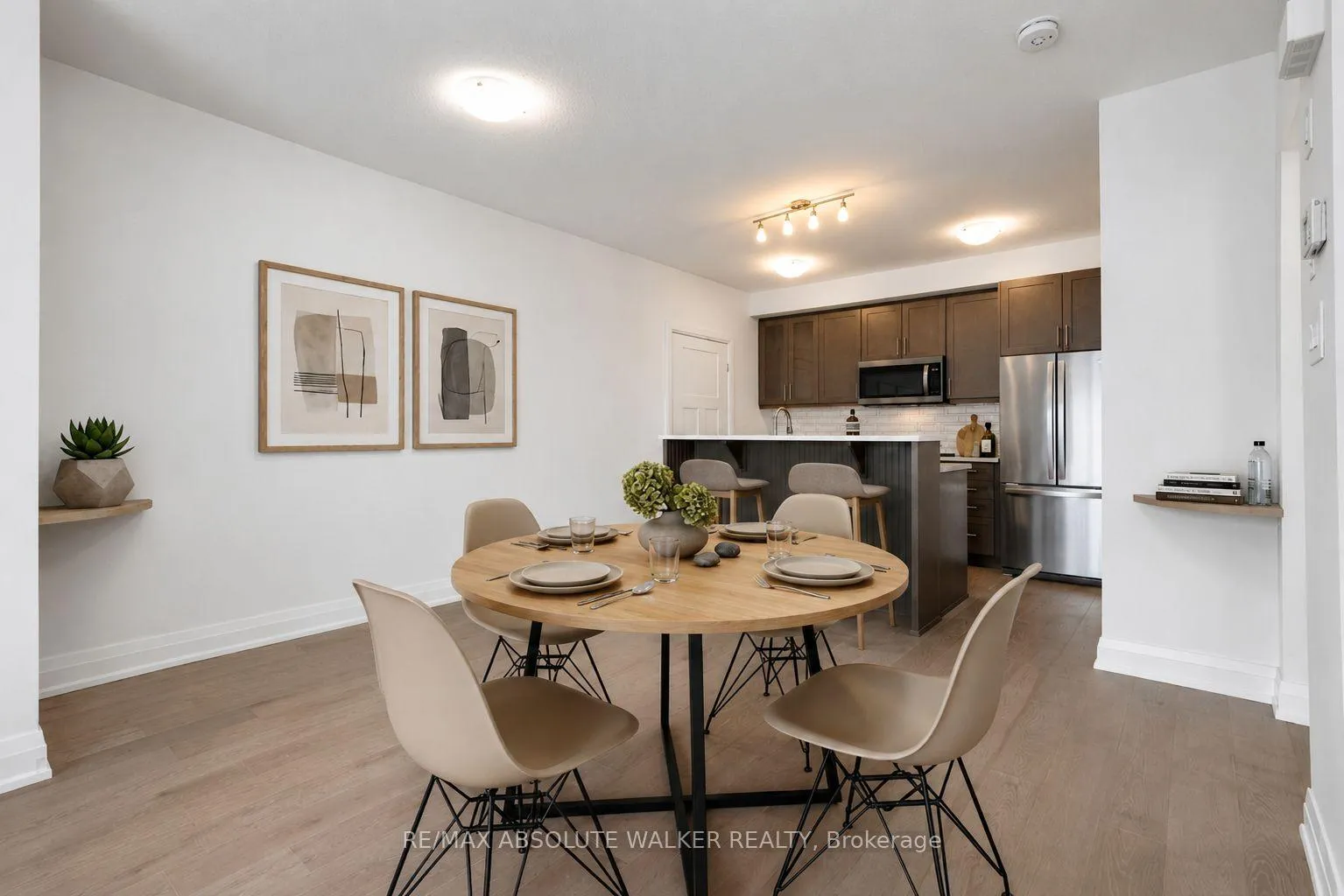 Photo 2 of Unit E, 10 Jaguar Private, Ottawa, Kanata - Emerald Meadows/Trailwest — HOMEH