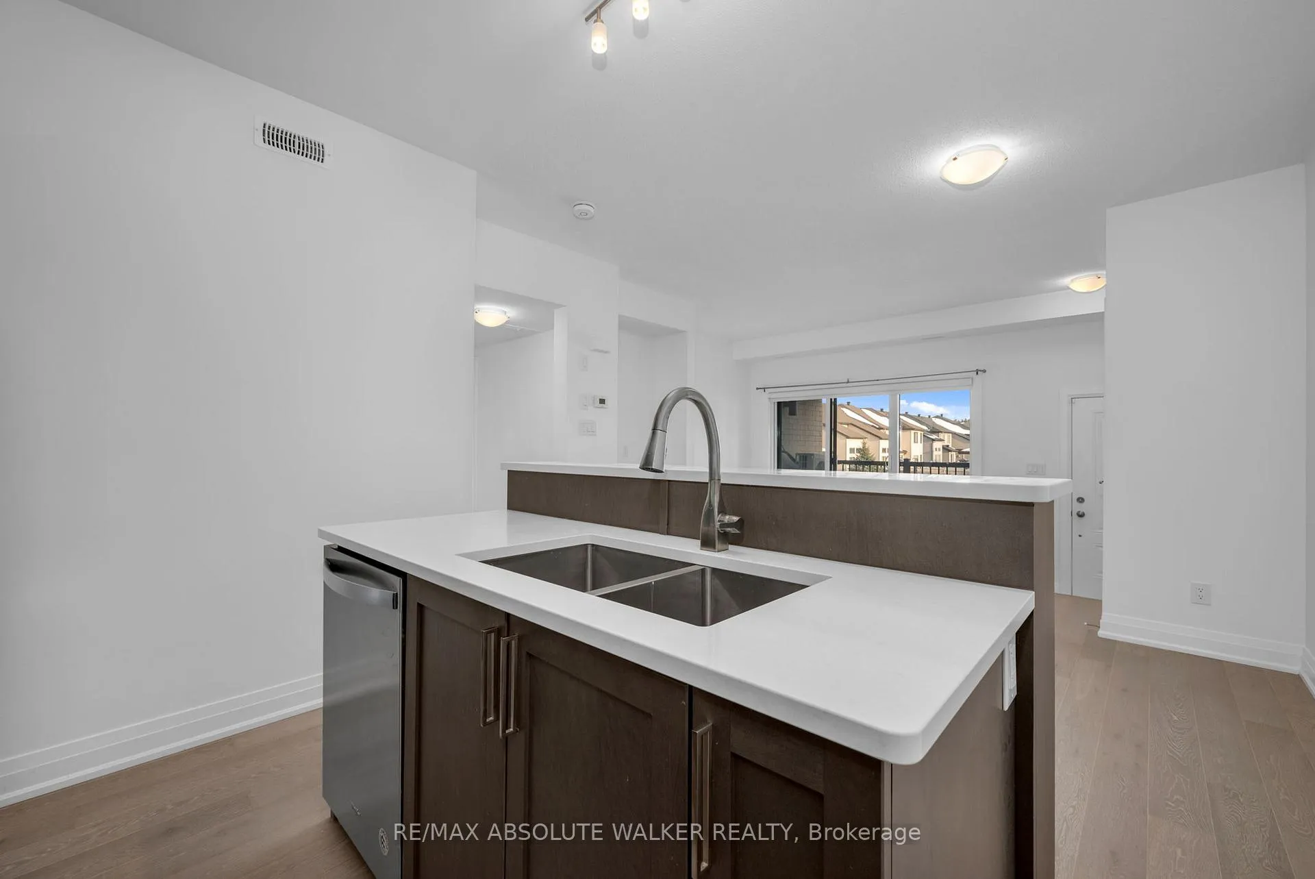 Photo 12 of Unit E, 10 Jaguar Private, Ottawa, Kanata - Emerald Meadows/Trailwest — HOMEH