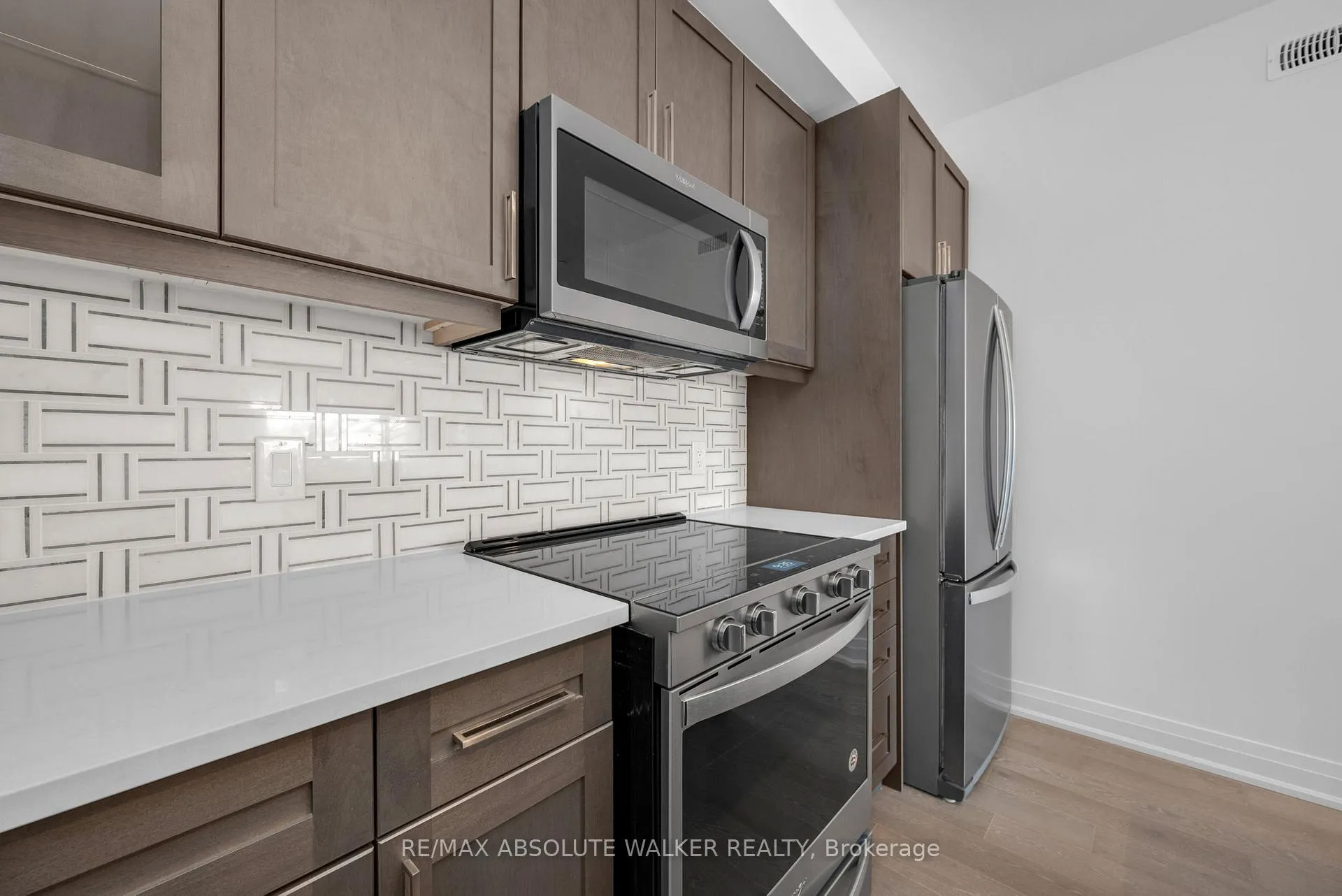 Photo 13 of Unit E, 10 Jaguar Private, Ottawa, Kanata - Emerald Meadows/Trailwest — HOMEH