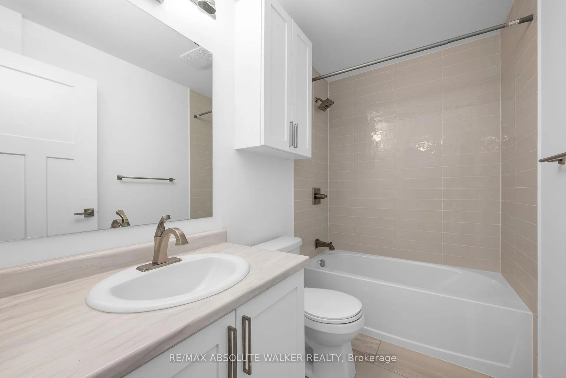 Photo 20 of Unit E, 10 Jaguar Private, Ottawa, Kanata - Emerald Meadows/Trailwest — HOMEH