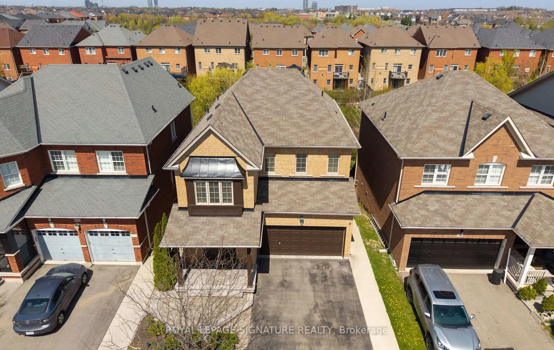 Front of 476 Nairn Circle