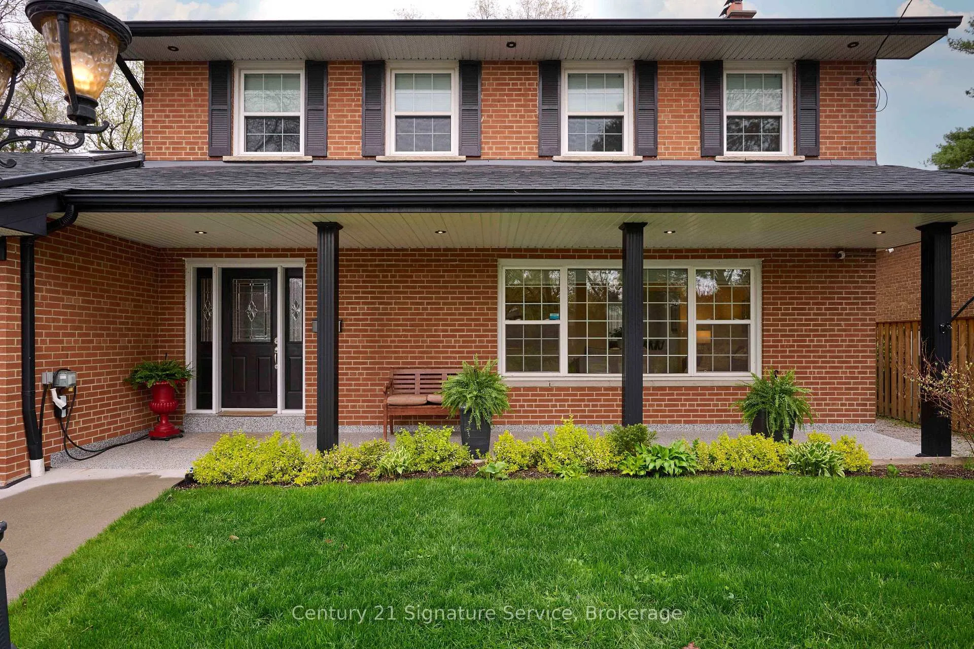 Photo 2 of 2235 Denise Road, Mississauga, Lakeview — HOMEH