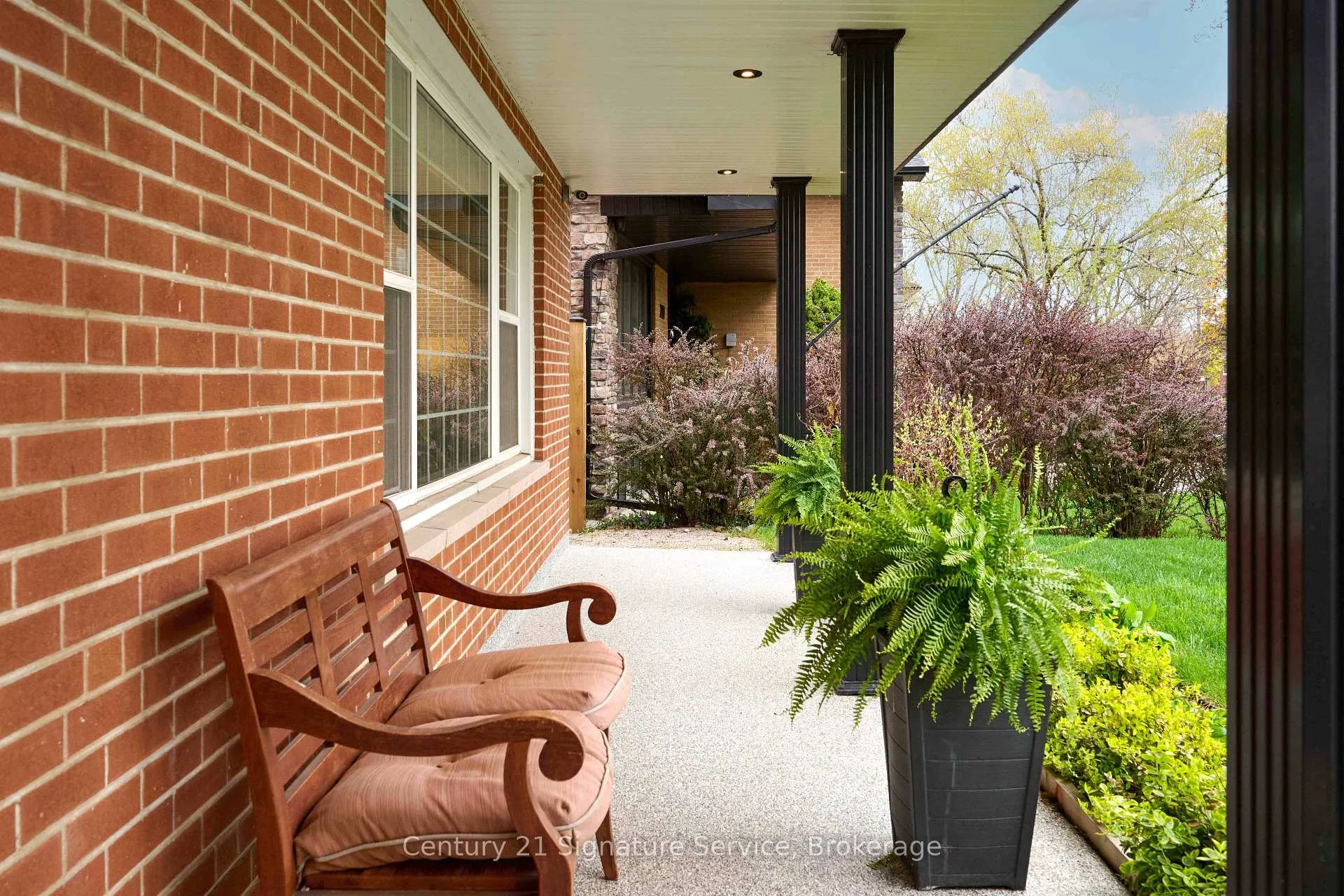 Photo 3 of 2235 Denise Road, Mississauga, Lakeview — HOMEH
