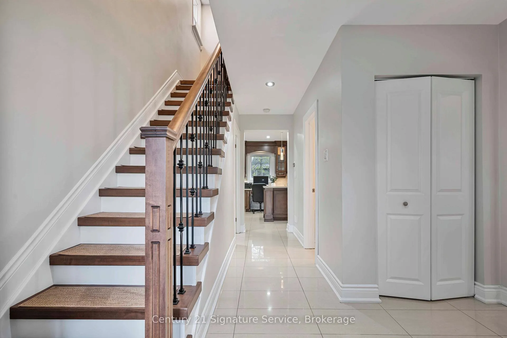 Photo 5 of 2235 Denise Road, Mississauga, Lakeview — HOMEH