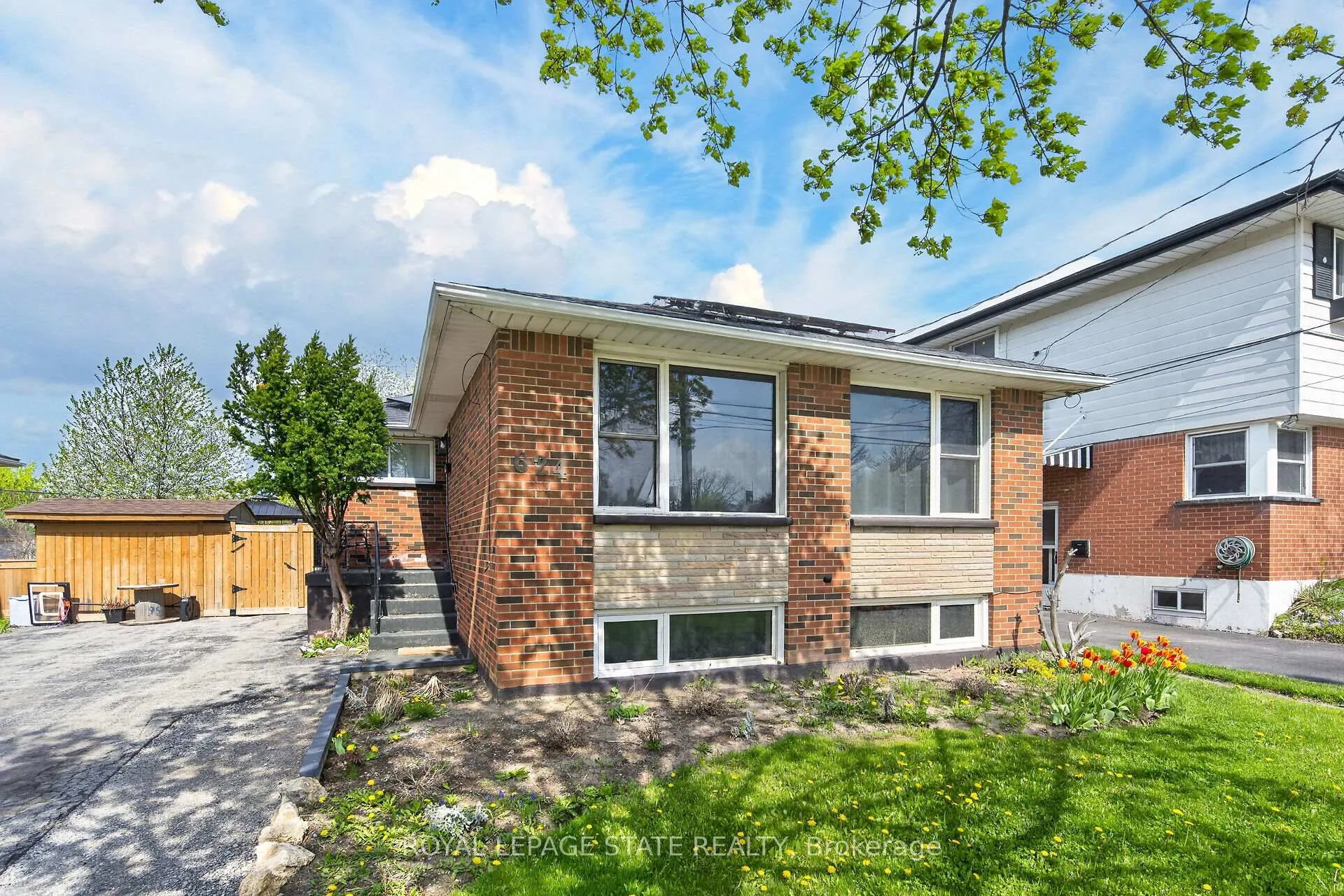 Photo 2 of 624 Upper Ottawa Street, Hamilton, Hampton Heights — HOMEH