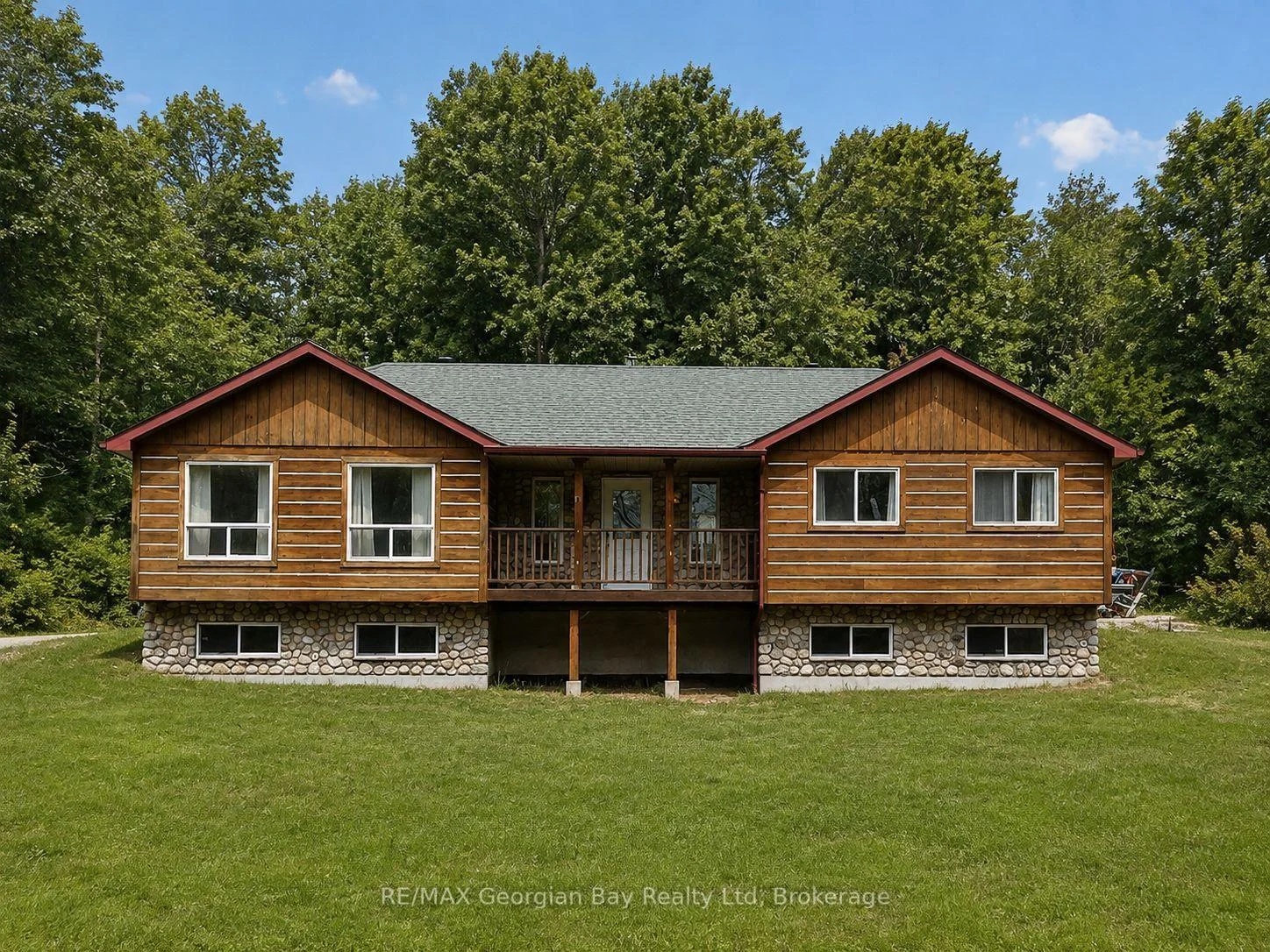 Photo of 90 Farlain Lake Road W