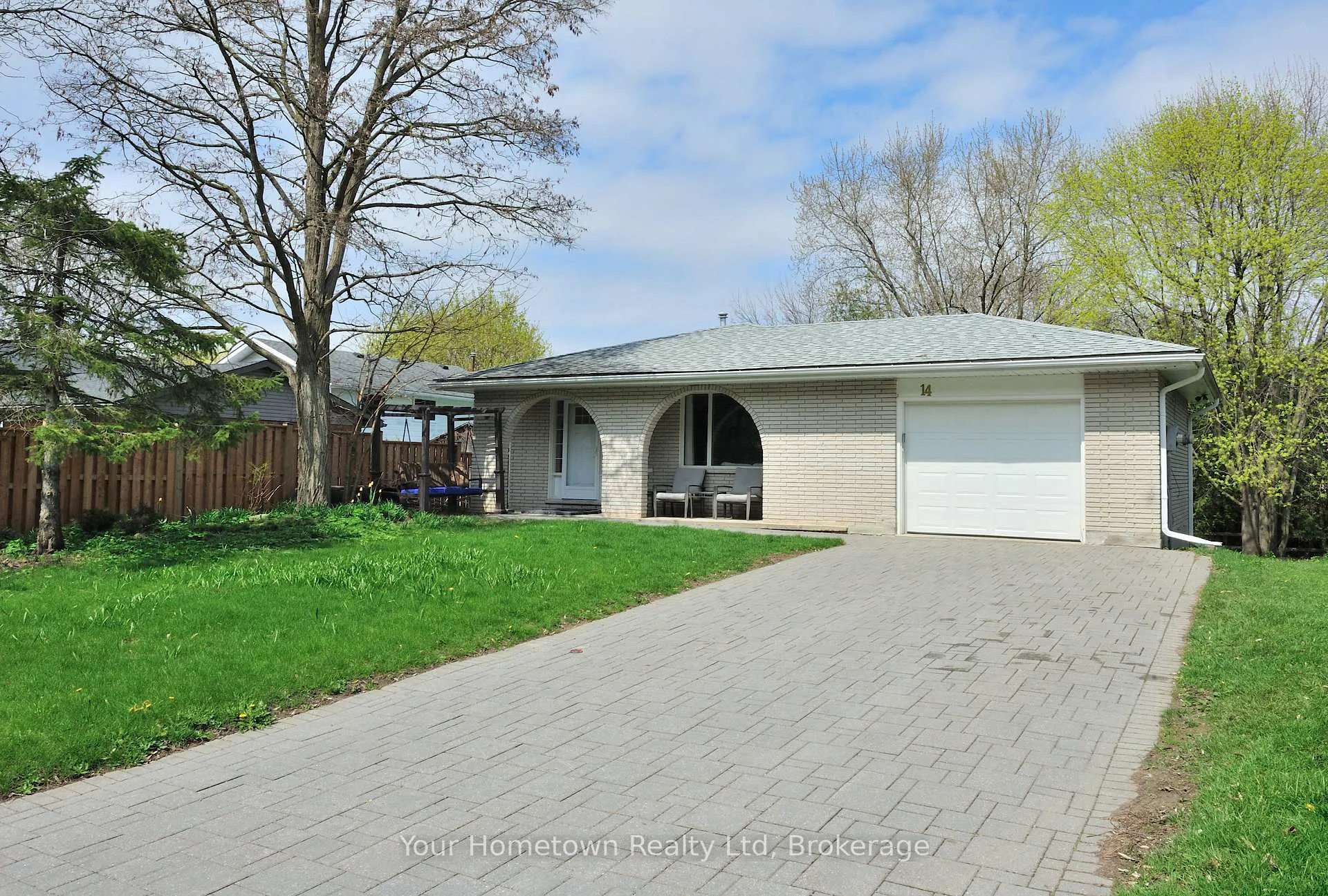 Photo 2 of 14 Braeside Street, Centre Wellington, Fergus — HOMEH
