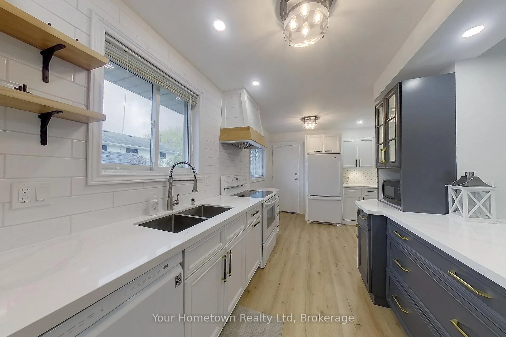 Photo 3 of 14 Braeside Street, Centre Wellington, Fergus — HOMEH