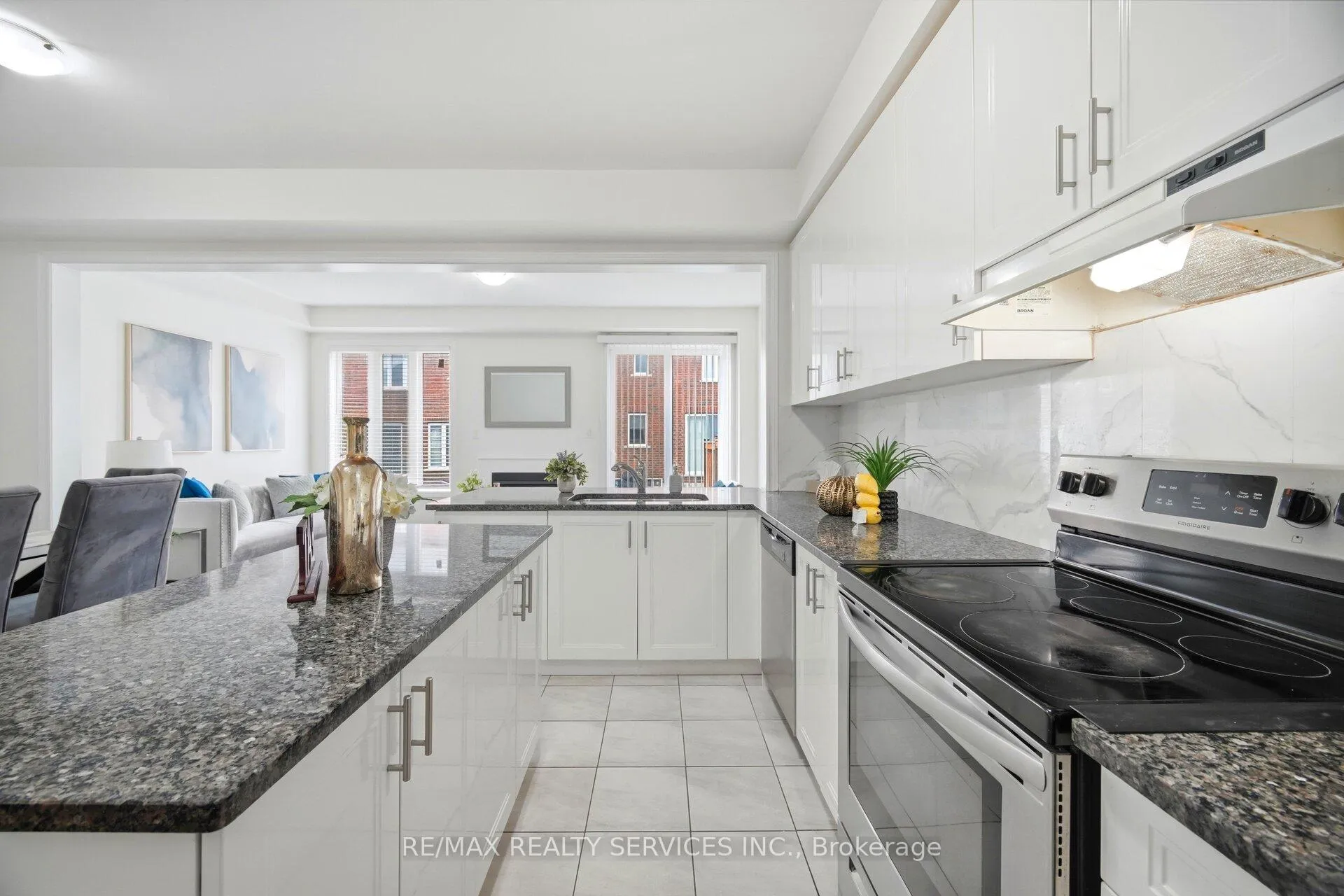 Photo 12 of 8 Oleary Road, Brampton, Northwest Brampton — HOMEH