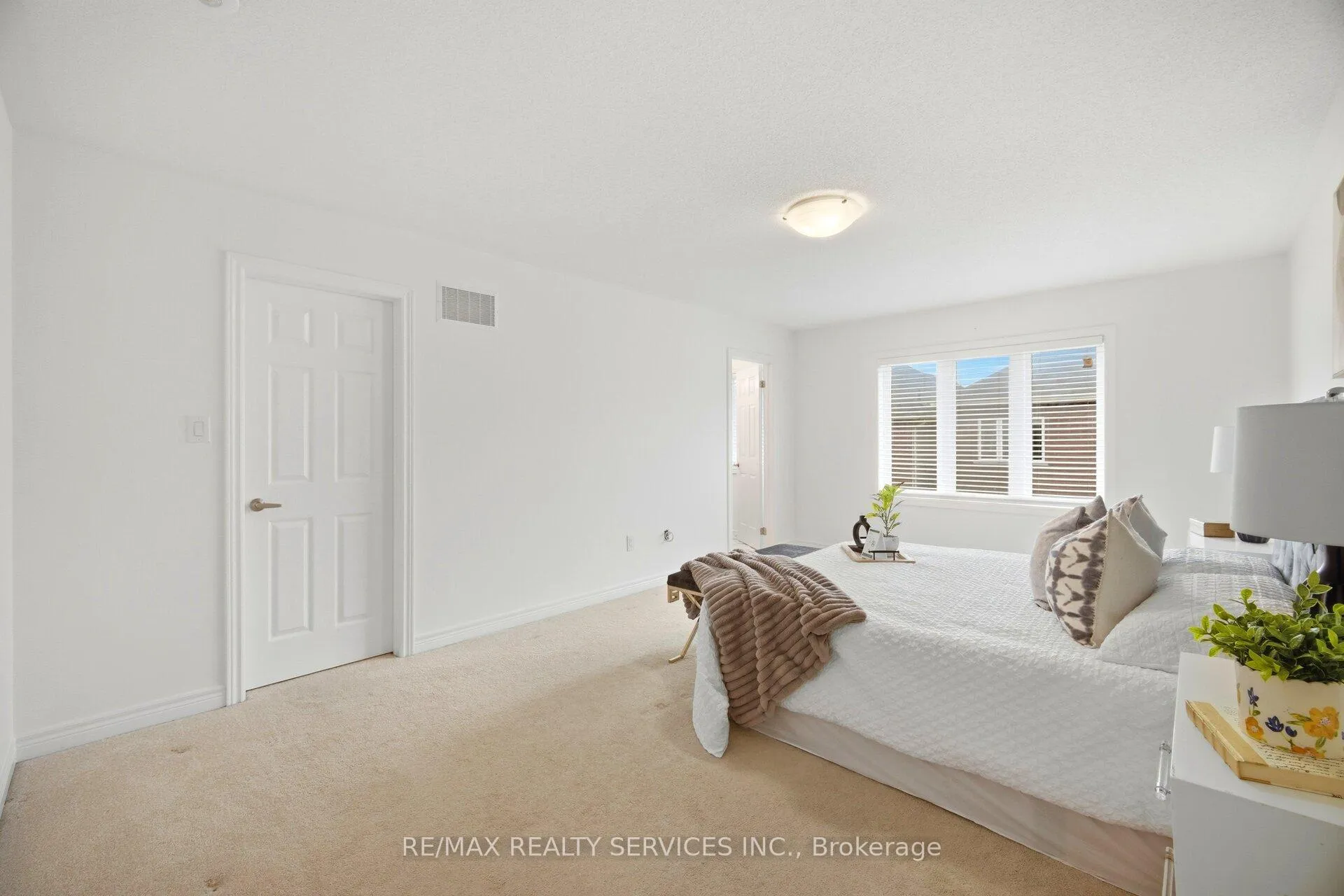 Photo 22 of 8 Oleary Road, Brampton, Northwest Brampton — HOMEH
