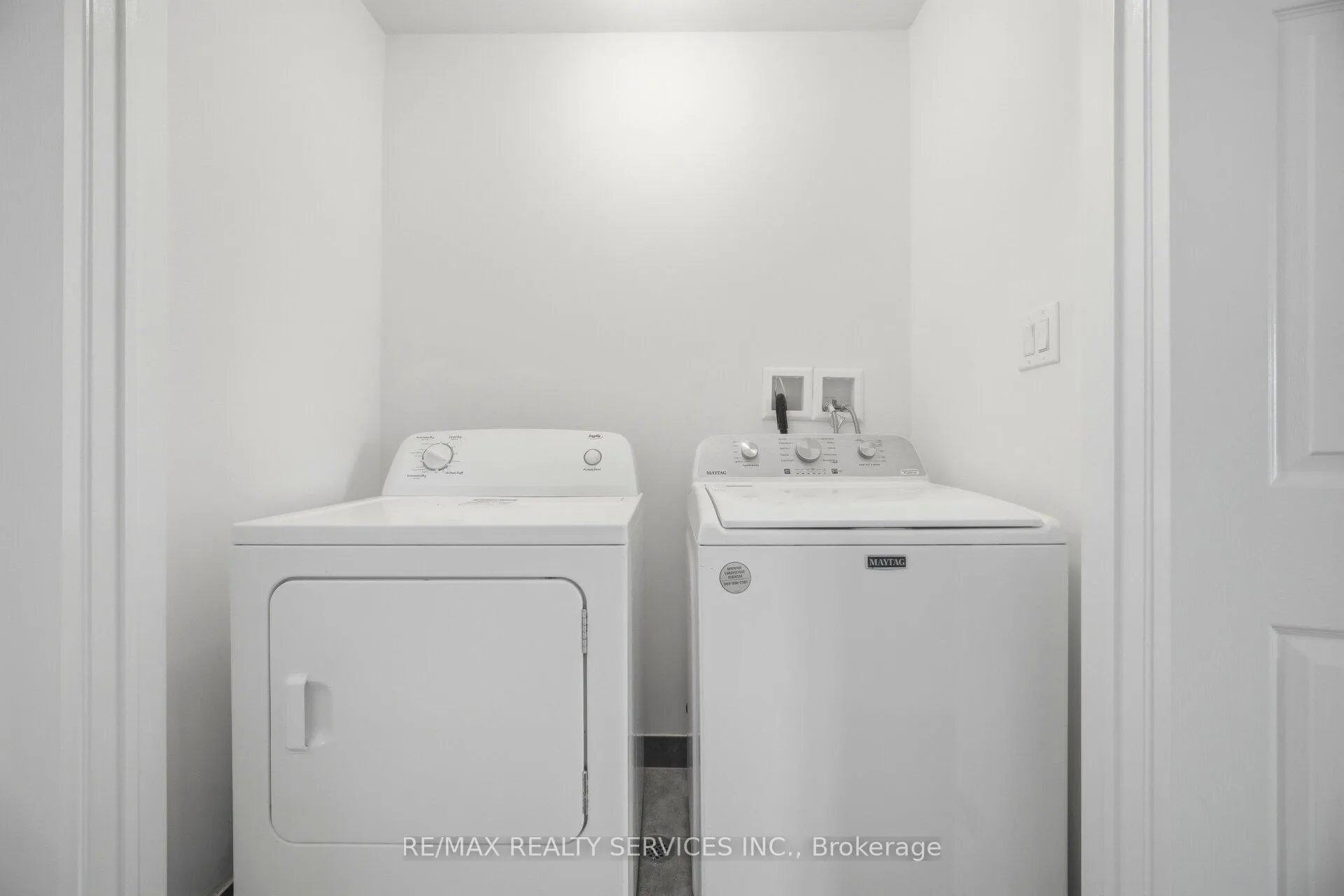 Photo 33 of 8 Oleary Road, Brampton, Northwest Brampton — HOMEH