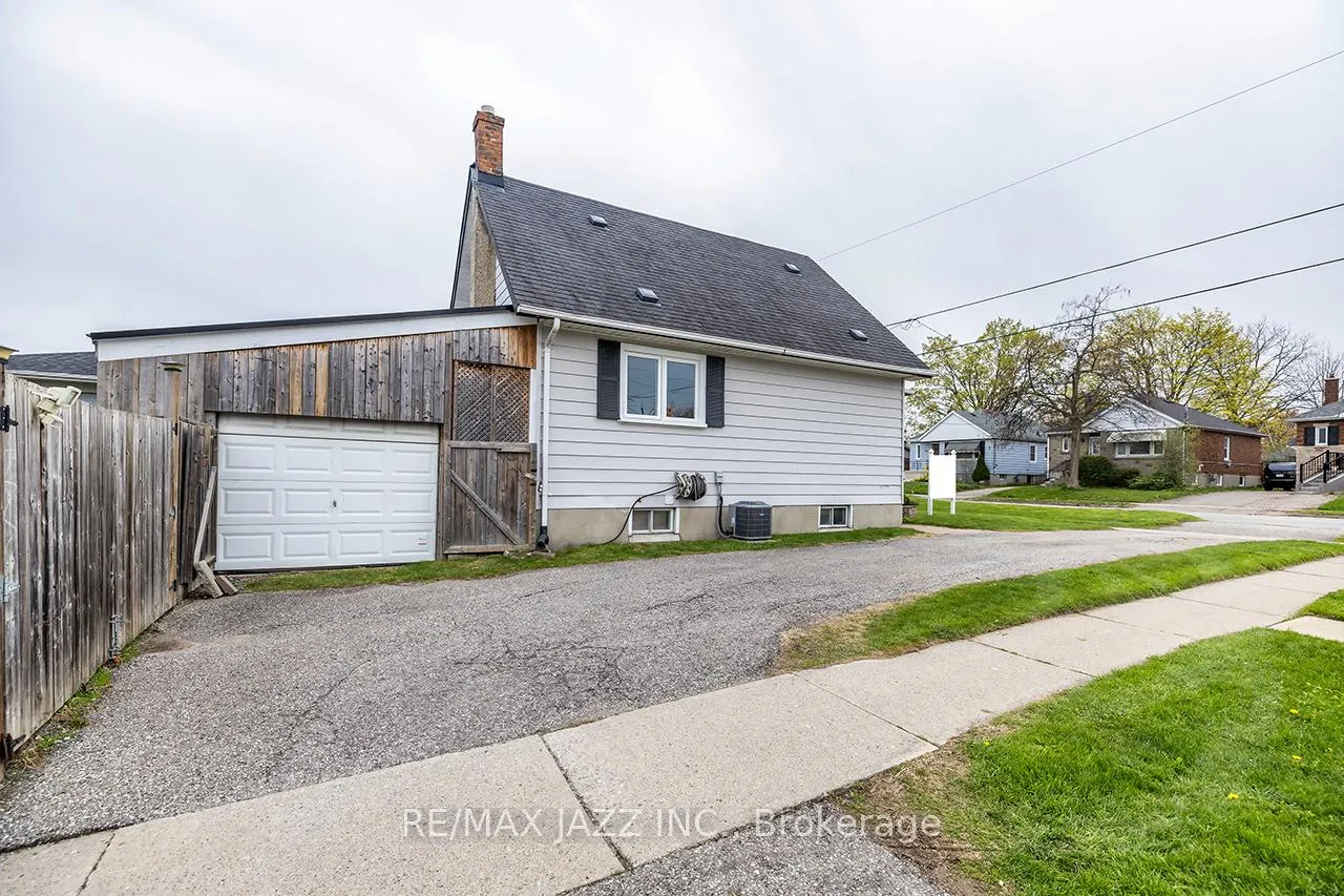 Photo 5 of 45 Wilson Road S, Oshawa, Donevan — HOMEH