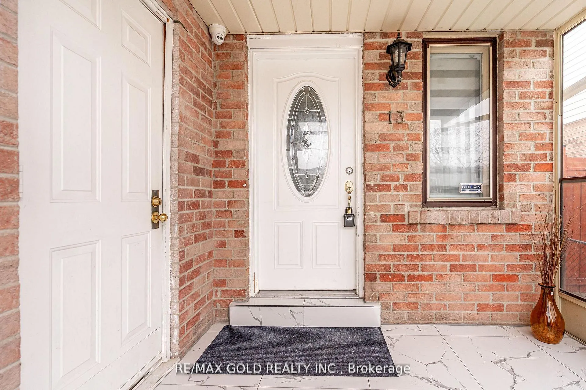 Photo 2 of 13 Martindale Crescent, Brampton, Brampton West — HOMEH