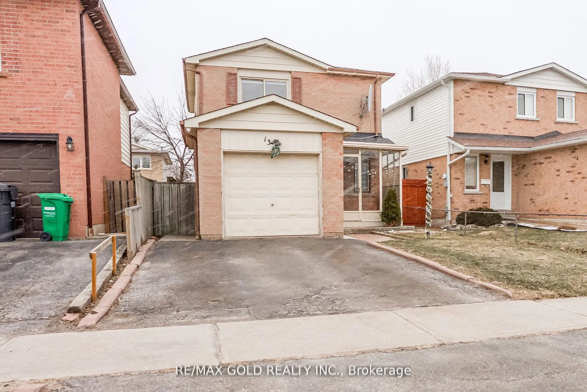 Photo 4 of 13 Martindale Crescent, Brampton, Brampton West — HOMEH
