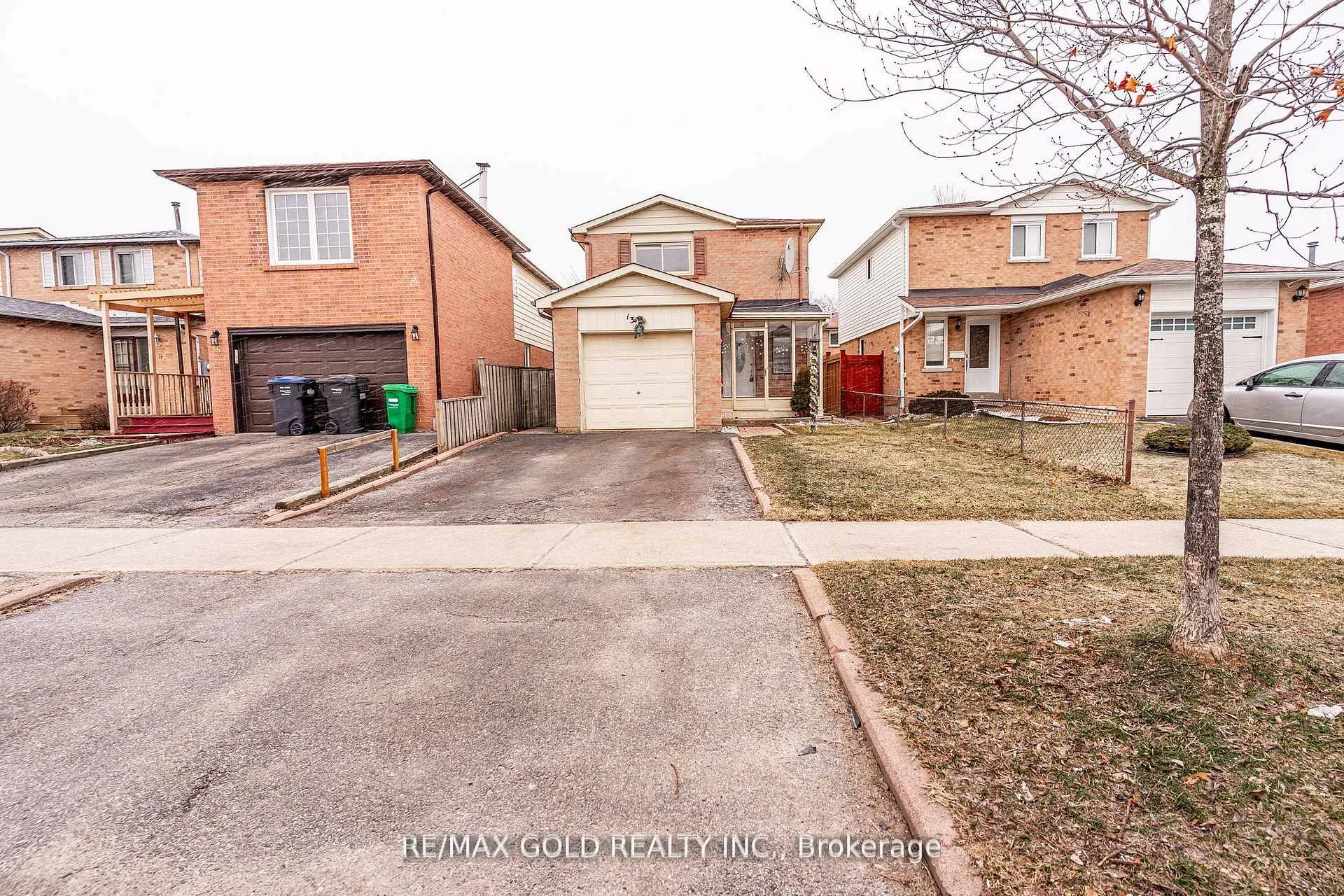 Photo 5 of 13 Martindale Crescent, Brampton, Brampton West — HOMEH