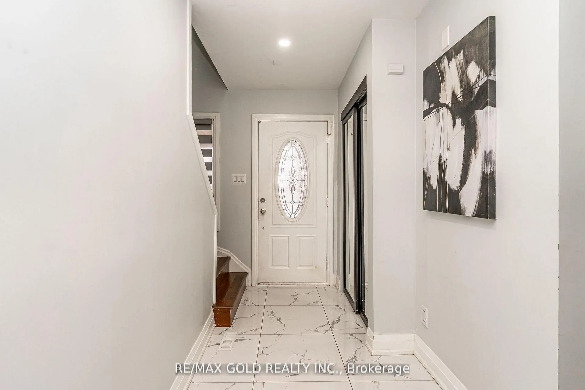 Photo 7 of 13 Martindale Crescent, Brampton, Brampton West — HOMEH