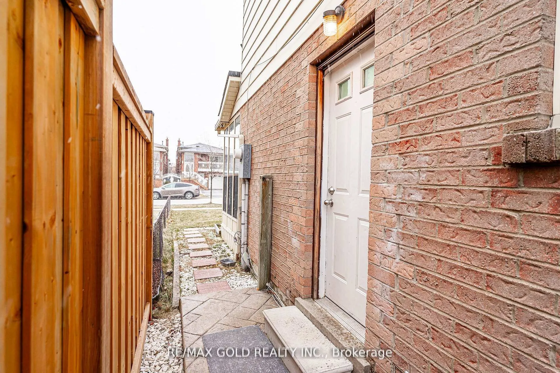 Photo 38 of 13 Martindale Crescent, Brampton, Brampton West — HOMEH