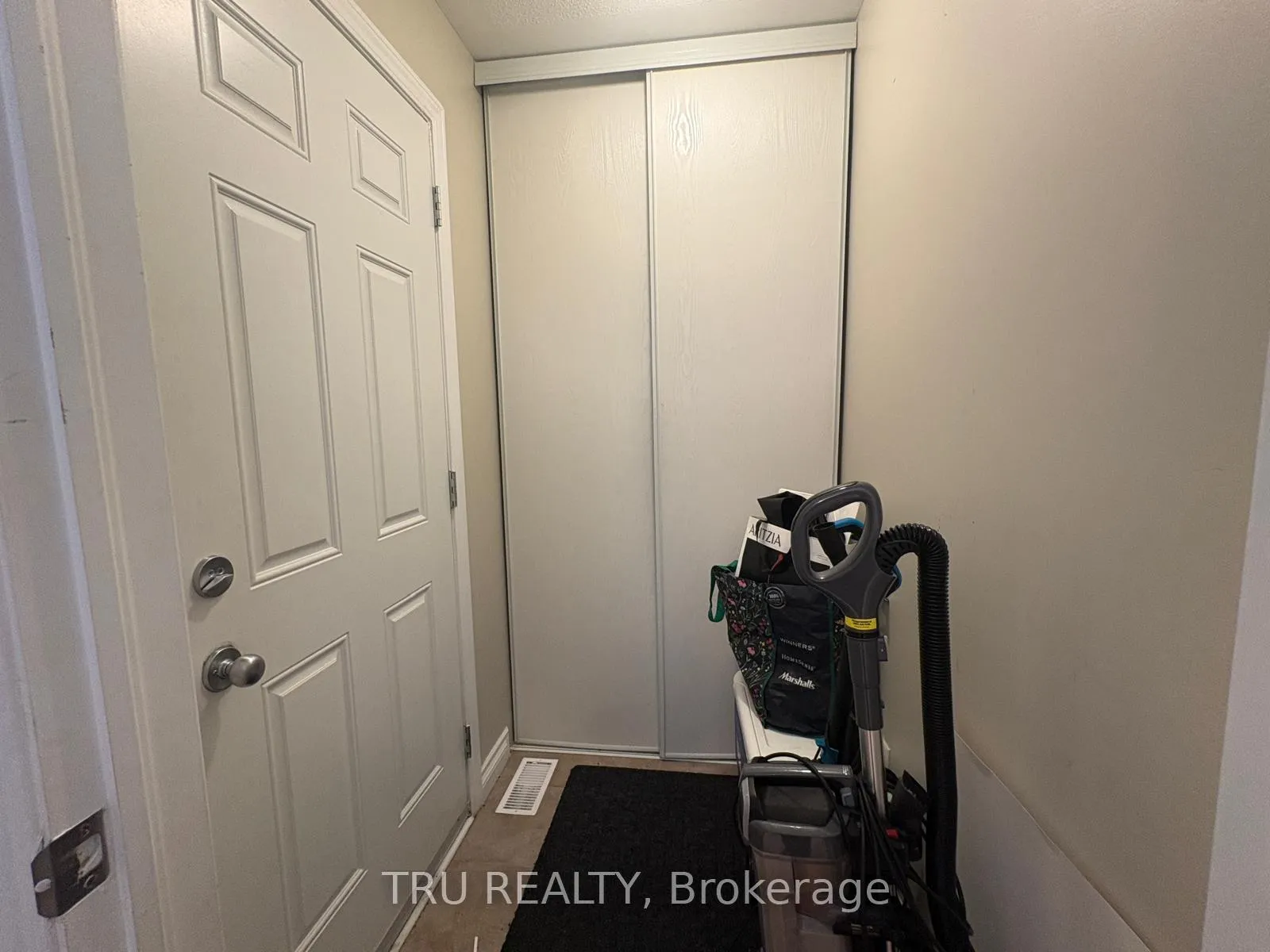 Photo 40 of 684 Beatrice Drive, Ottawa, Barrhaven - Strandherd — HOMEH