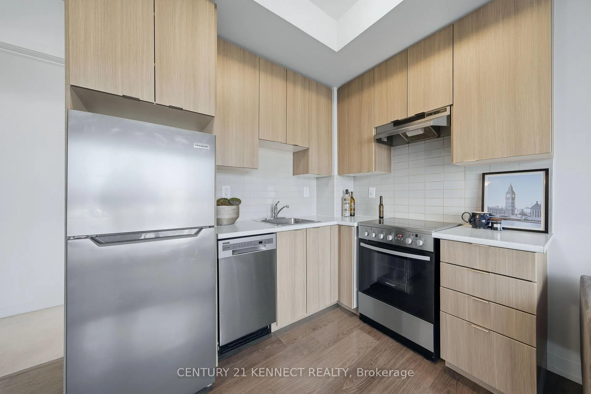 Photo 11 of Unit 211, 20 Orchid Pl Drive, Scarborough, Malvern — HOMEH