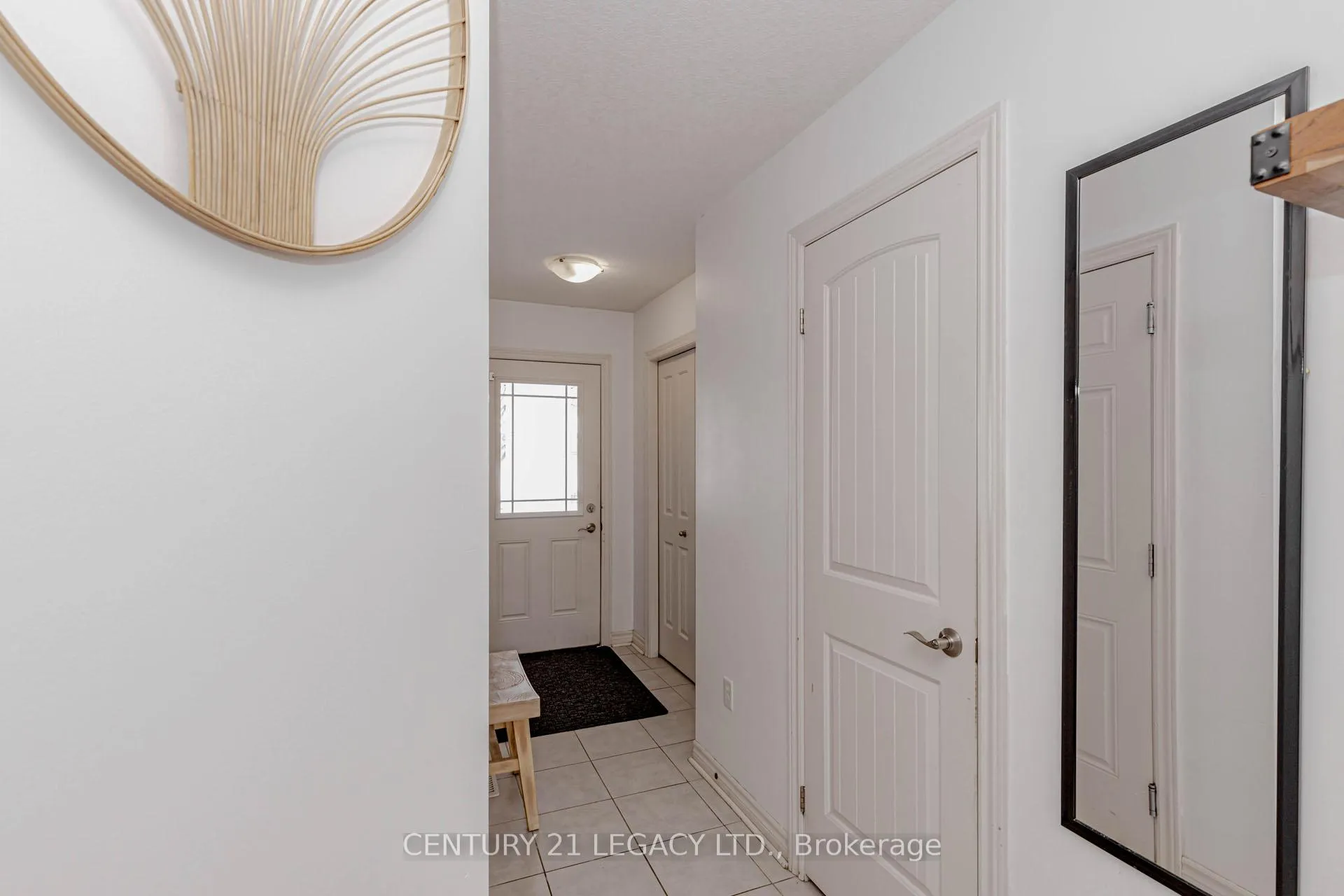 Photo 2 of 35 Oldfield Drive, Guelph, Pineridge/Westminster Woods — HOMEH