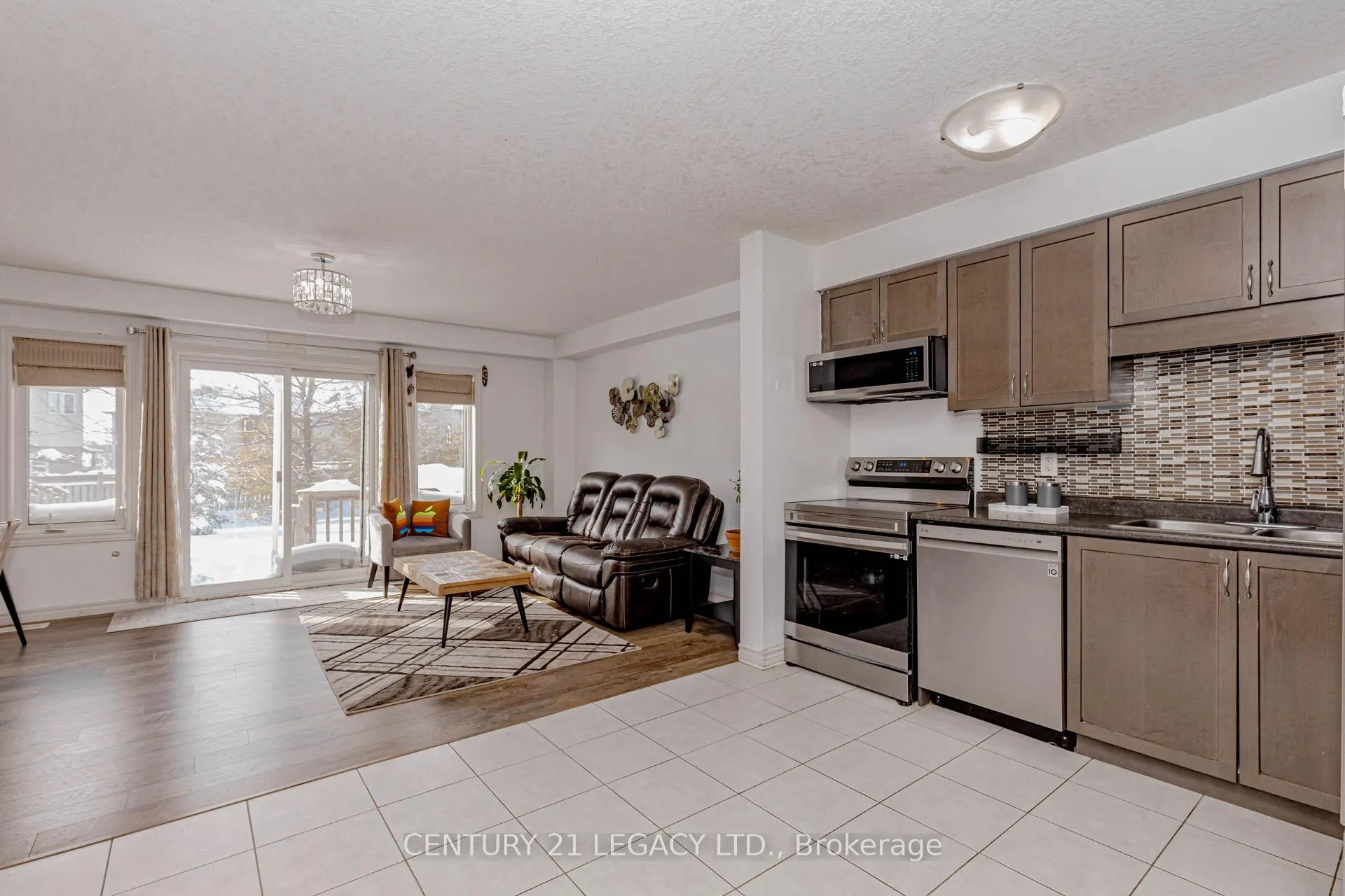 Photo 3 of 35 Oldfield Drive, Guelph, Pineridge/Westminster Woods — HOMEH