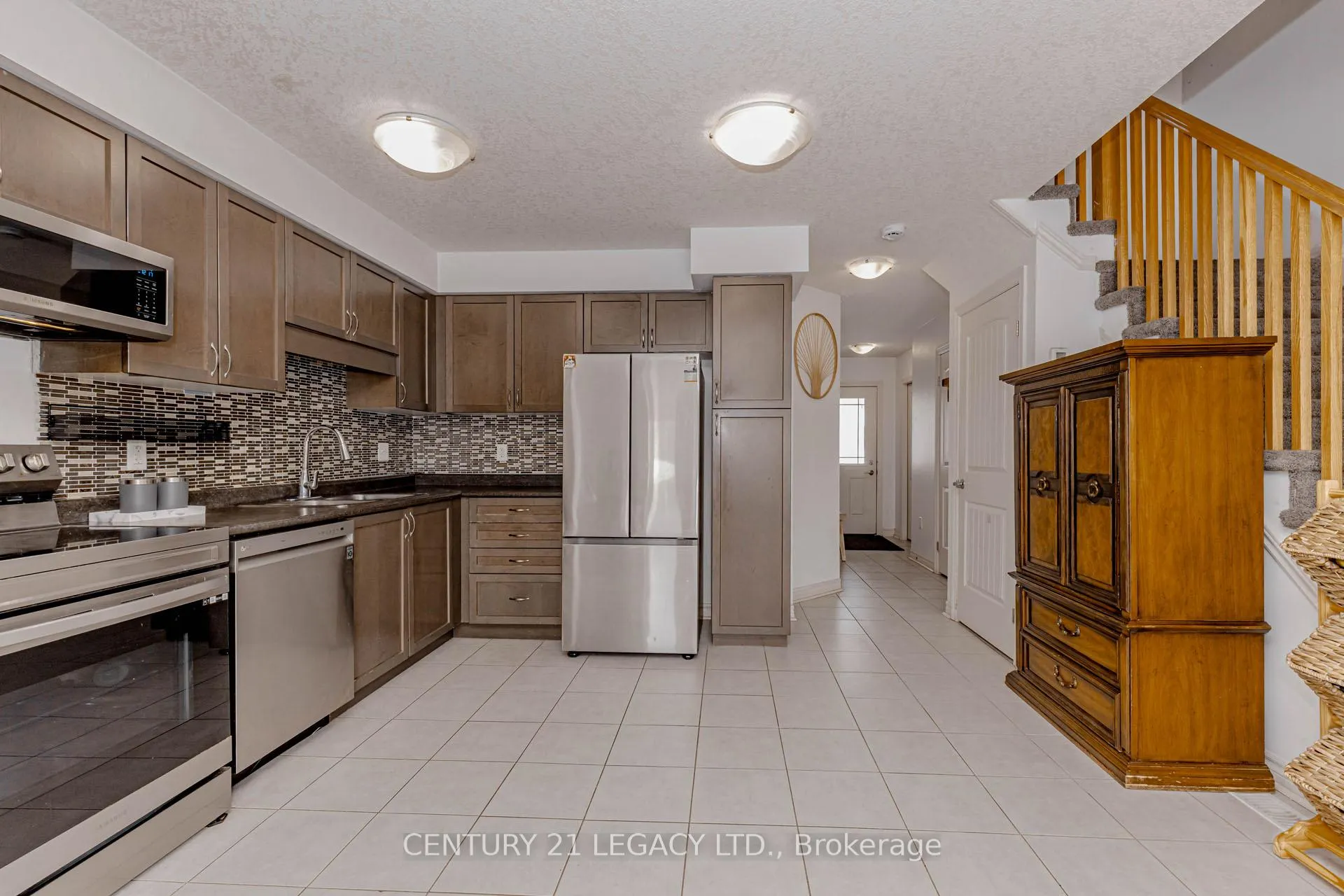 Photo 5 of 35 Oldfield Drive, Guelph, Pineridge/Westminster Woods — HOMEH