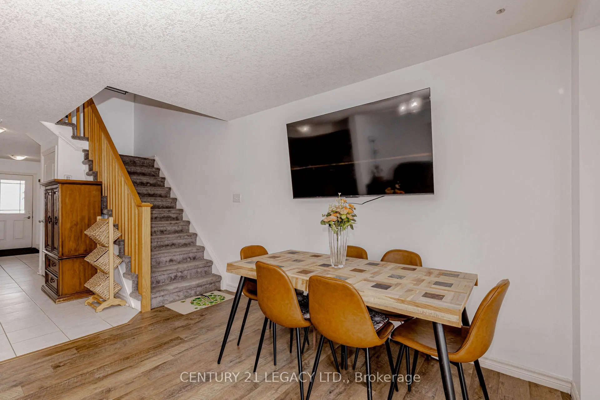 Photo 10 of 35 Oldfield Drive, Guelph, Pineridge/Westminster Woods — HOMEH