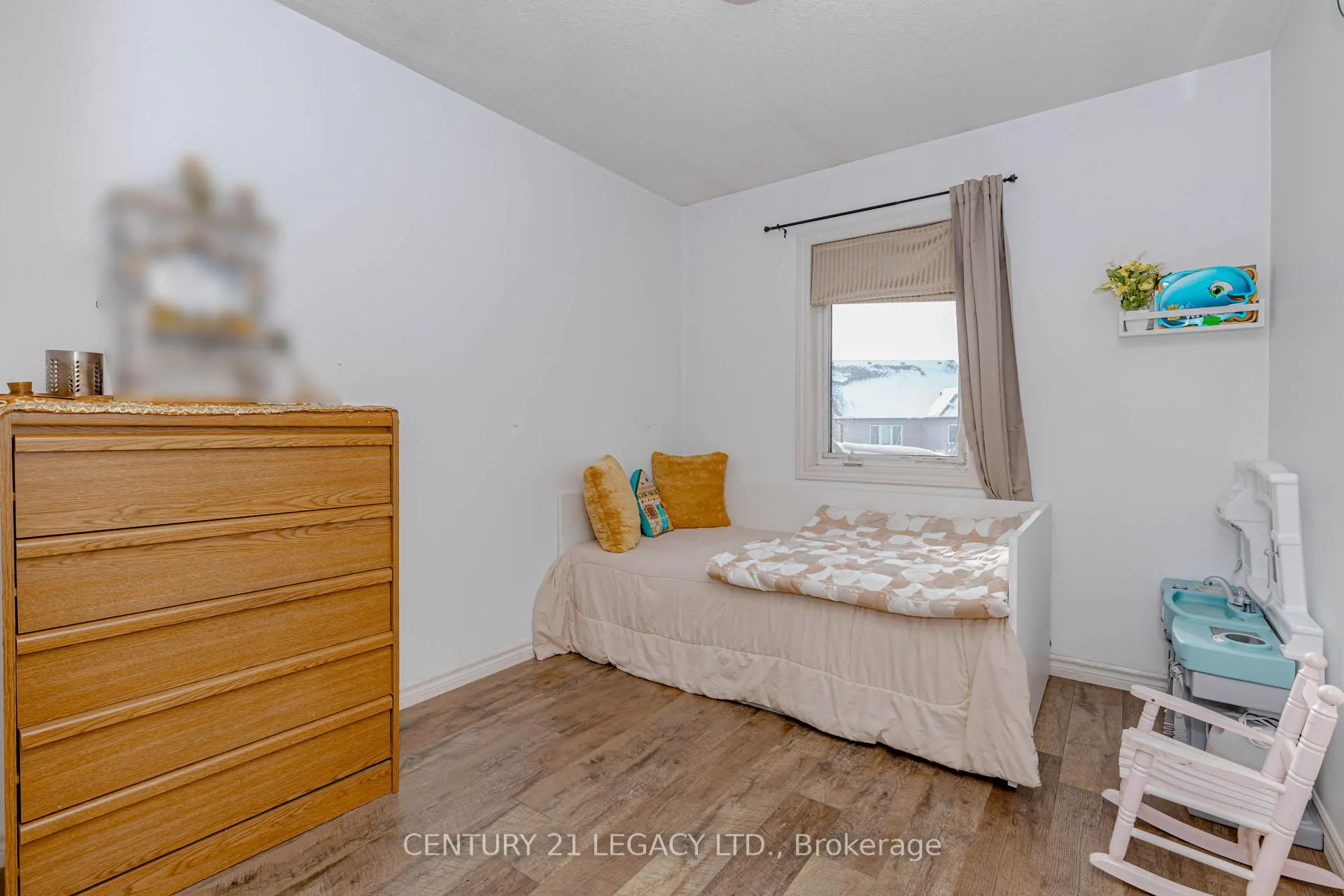 Photo 19 of 35 Oldfield Drive, Guelph, Pineridge/Westminster Woods — HOMEH