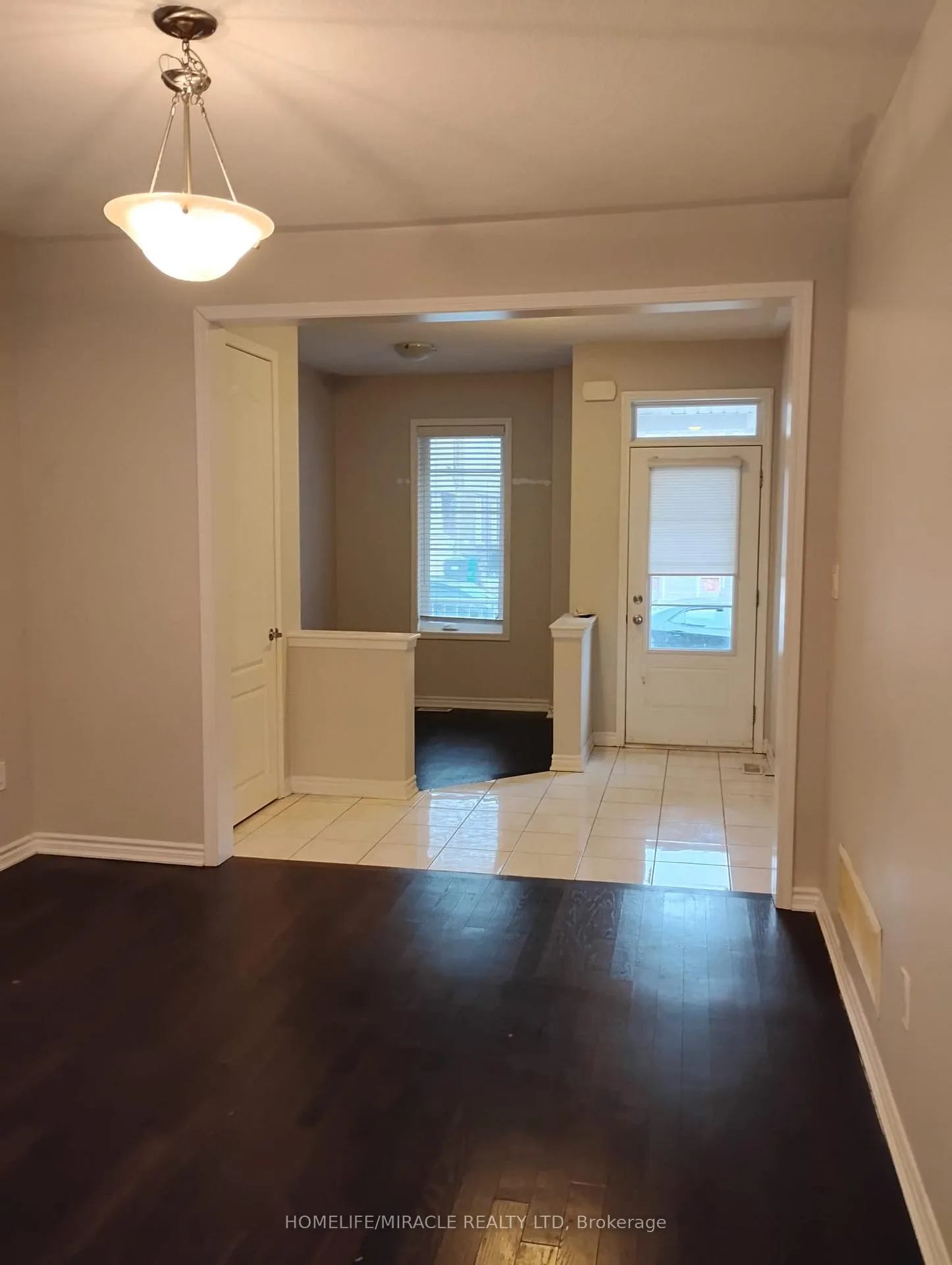 Photo 4 of 106 Benhurst Crescent, Brampton, Northwest Brampton — HOMEH