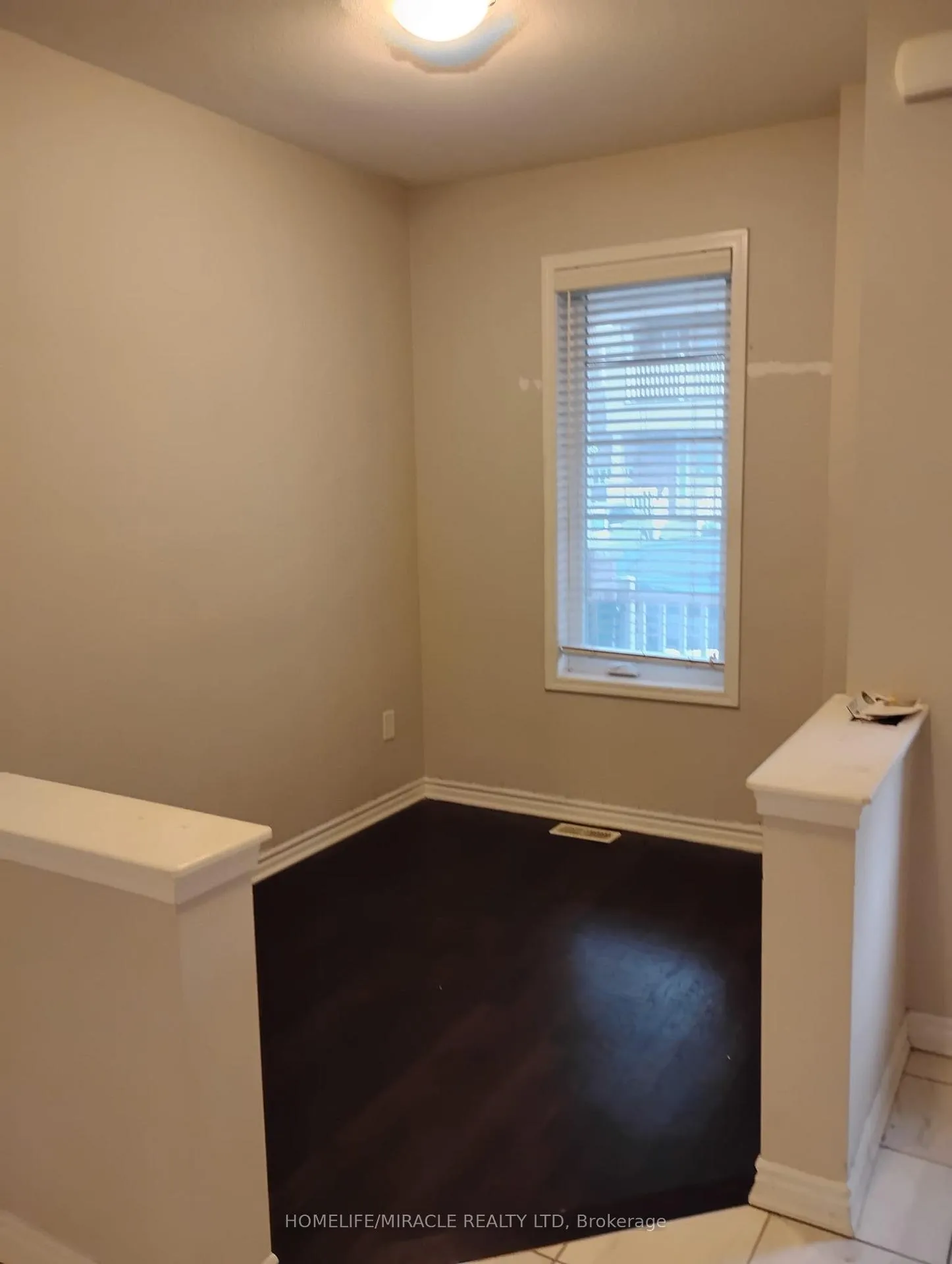 Photo 5 of 106 Benhurst Crescent, Brampton, Northwest Brampton — HOMEH