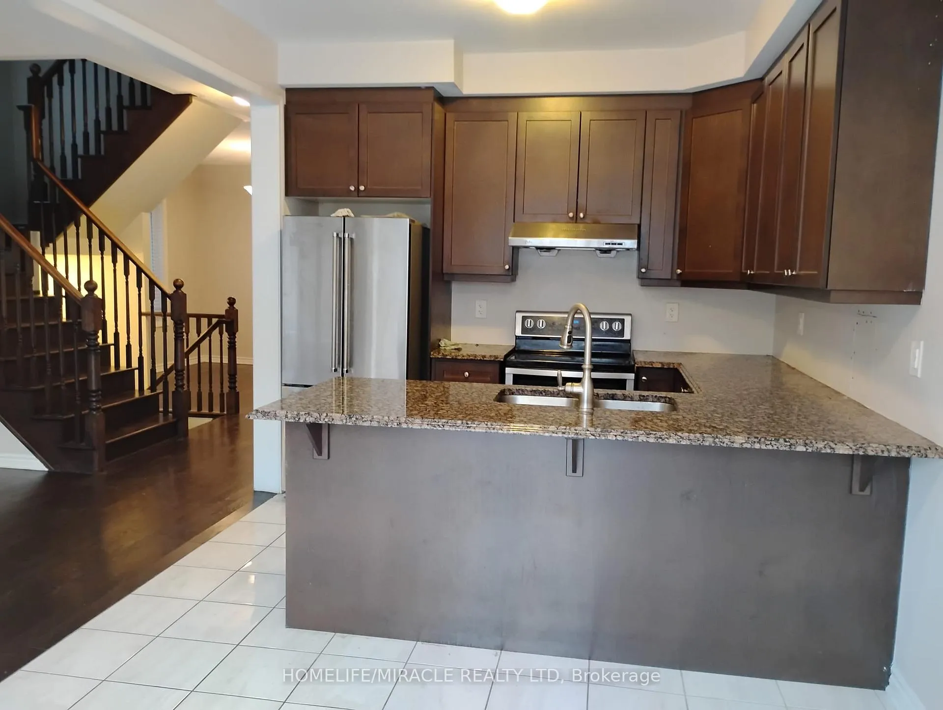 Photo 8 of 106 Benhurst Crescent, Brampton, Northwest Brampton — HOMEH