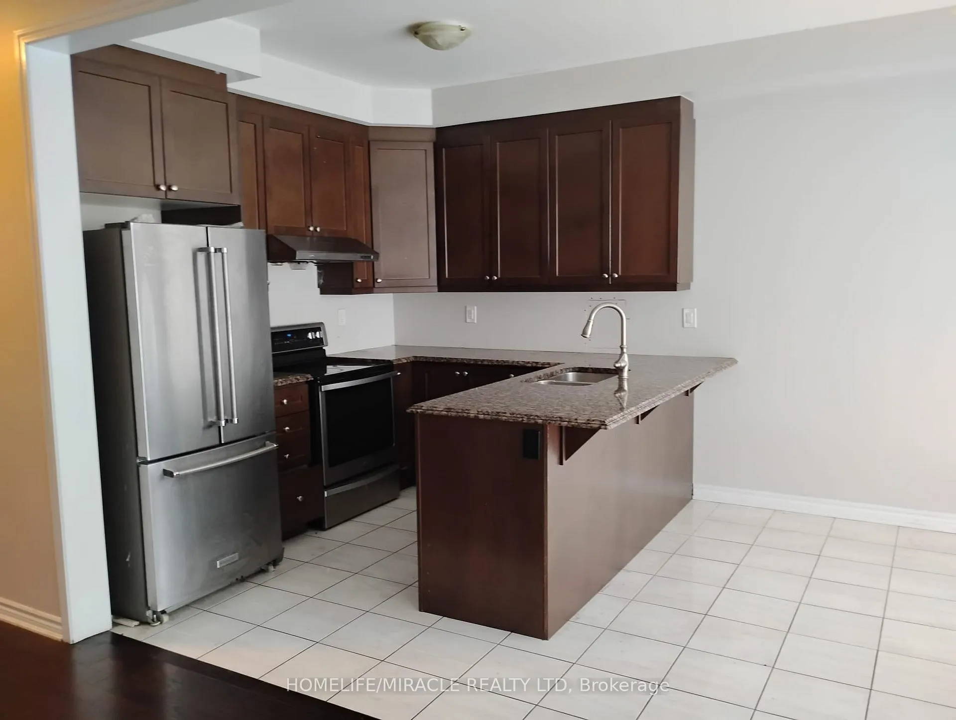Photo 9 of 106 Benhurst Crescent, Brampton, Northwest Brampton — HOMEH