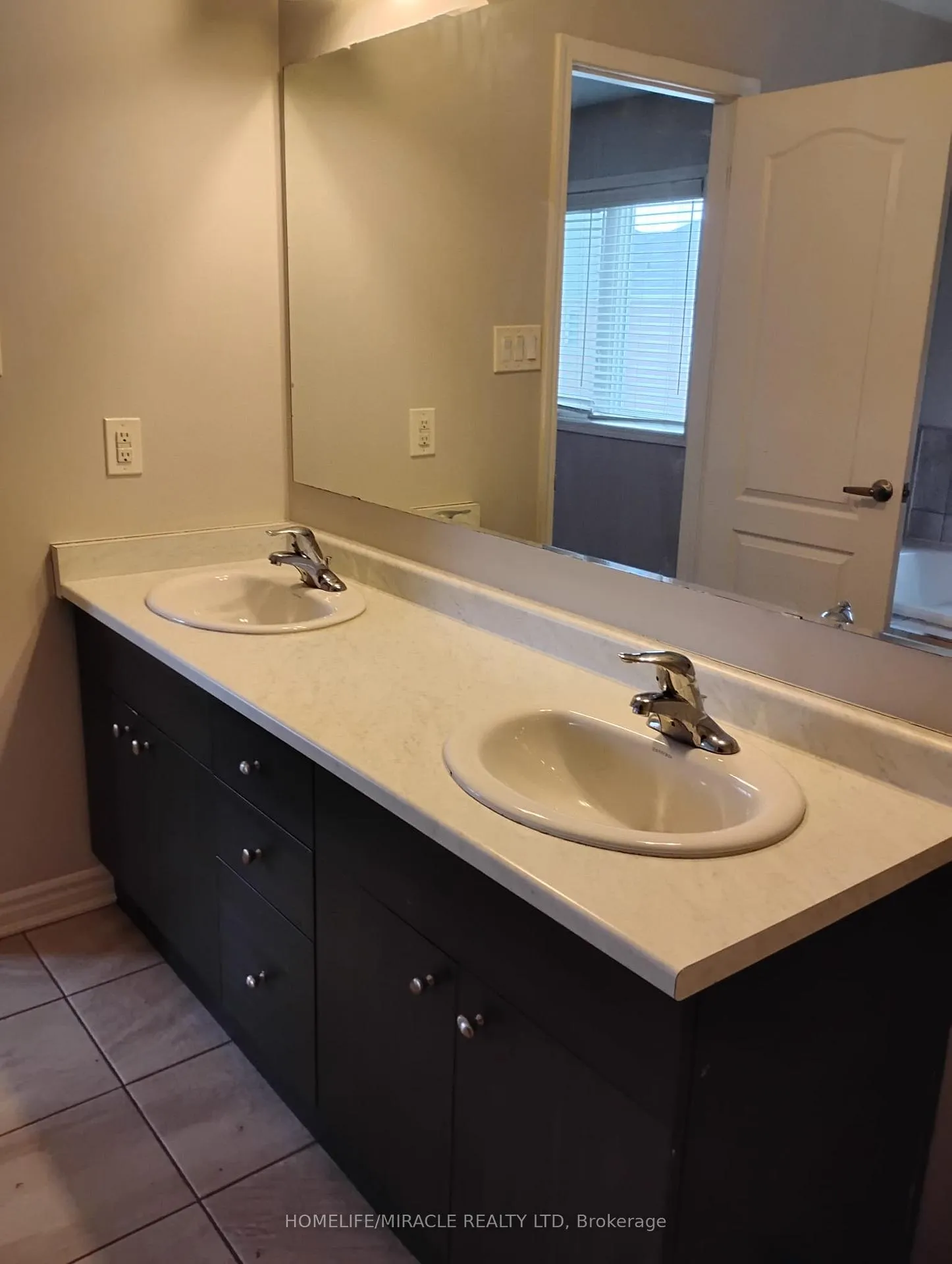 Photo 23 of 106 Benhurst Crescent, Brampton, Northwest Brampton — HOMEH