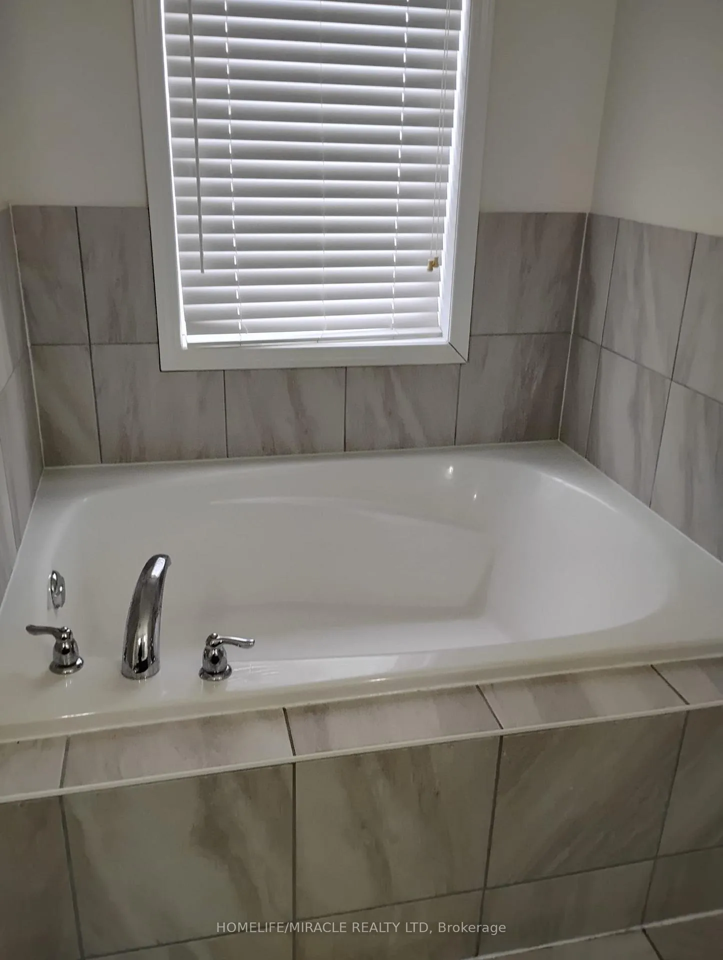 Photo 25 of 106 Benhurst Crescent, Brampton, Northwest Brampton — HOMEH