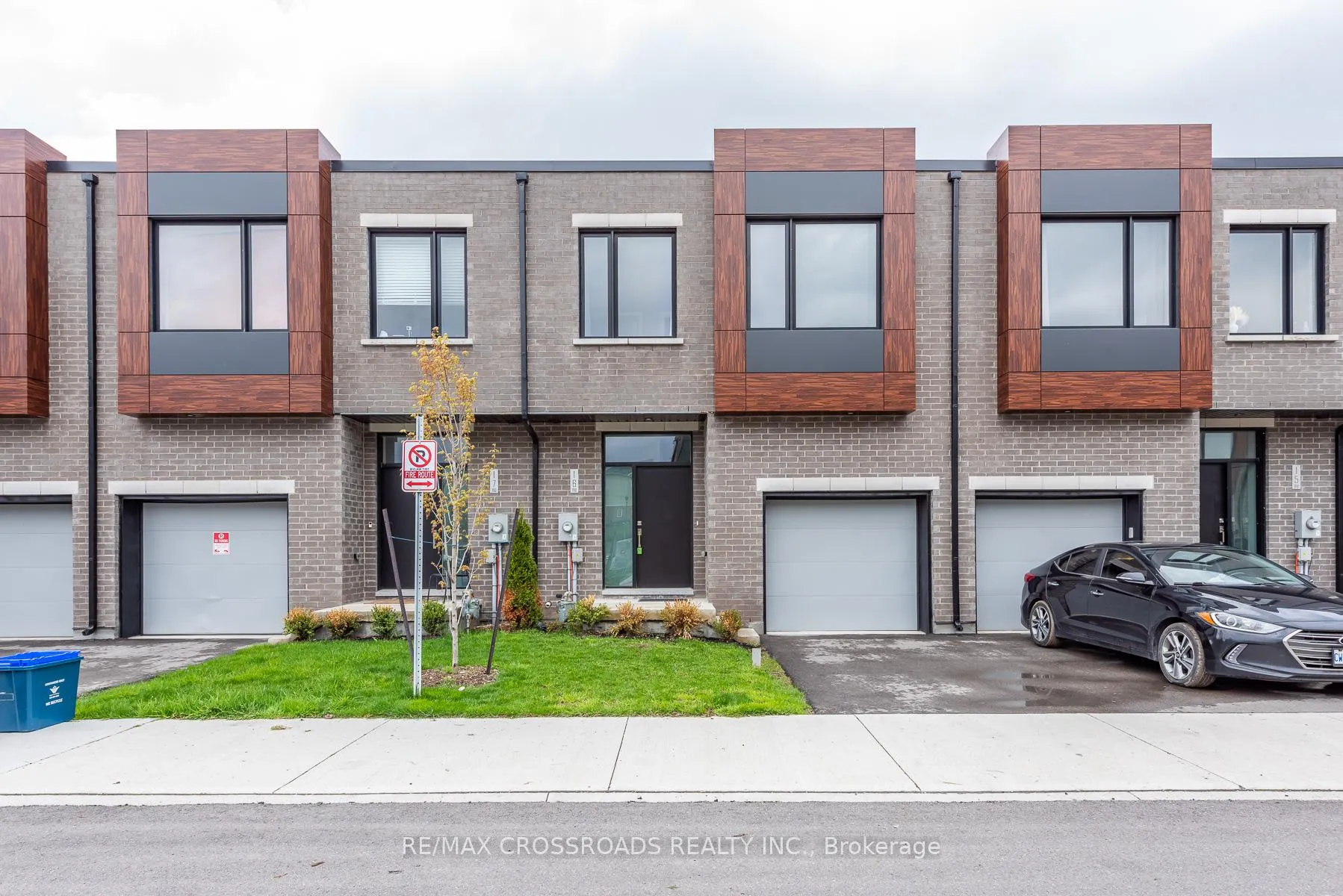 Front of Unit 16, 416 Dundas Street S