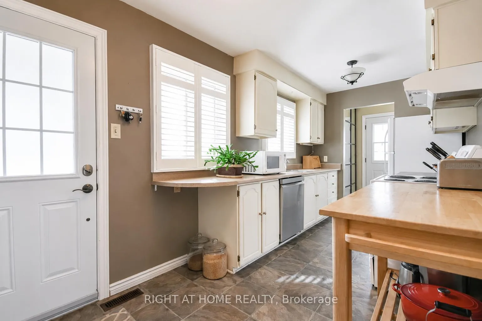 Photo 10 of 10 Forestview Place, Barrie, Cundles East — HOMEH