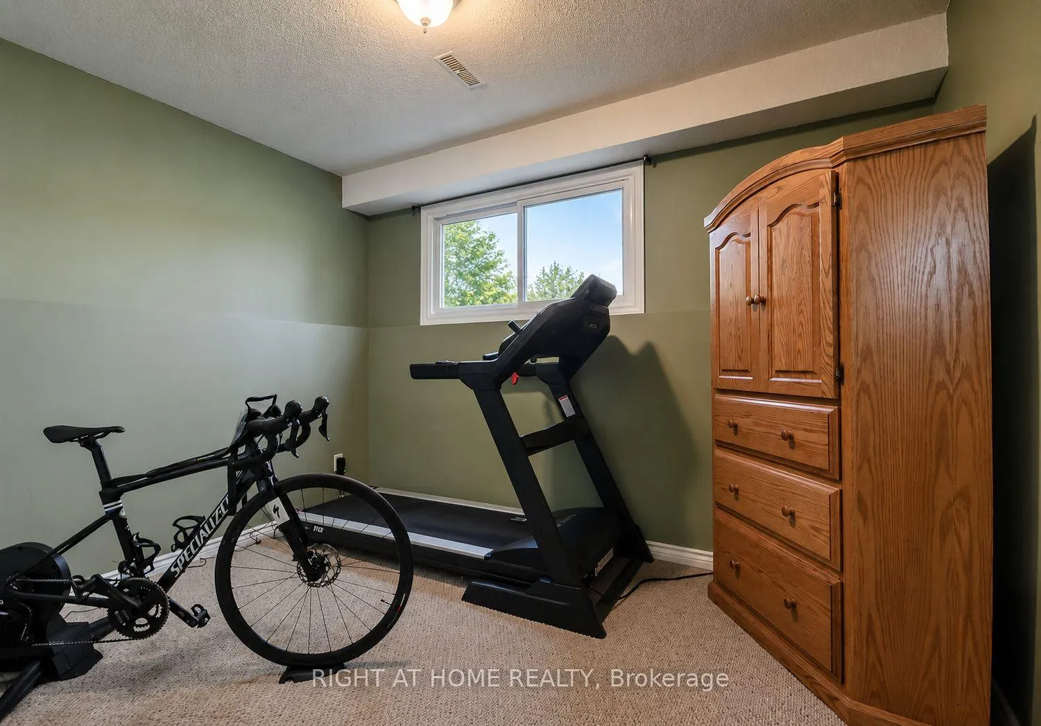 Photo 15 of 10 Forestview Place, Barrie, Cundles East — HOMEH