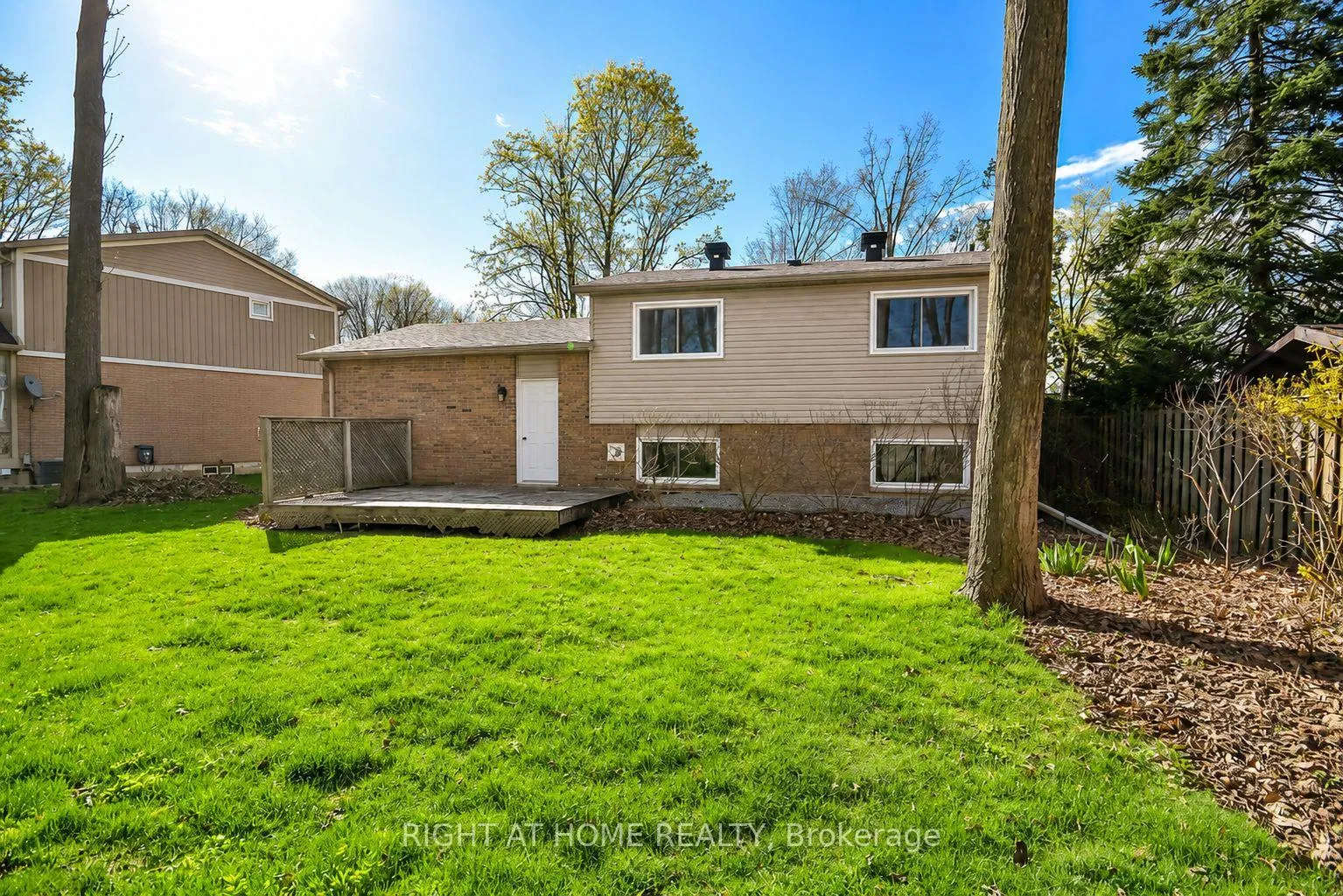 Photo 24 of 10 Forestview Place, Barrie, Cundles East — HOMEH