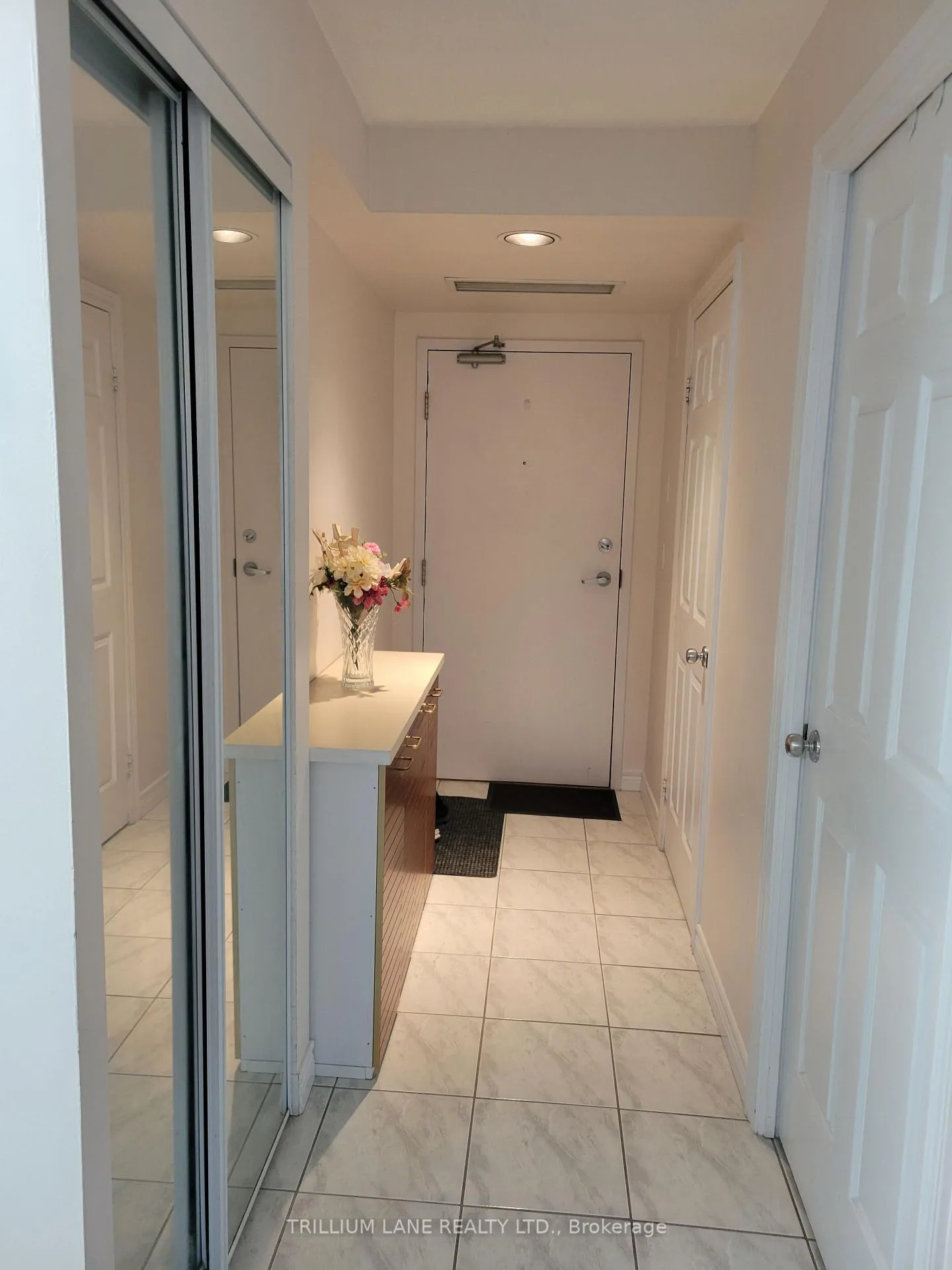 Photo 2 of Unit 203, 211 Randolph Road, Toronto, Leaside — HOMEH