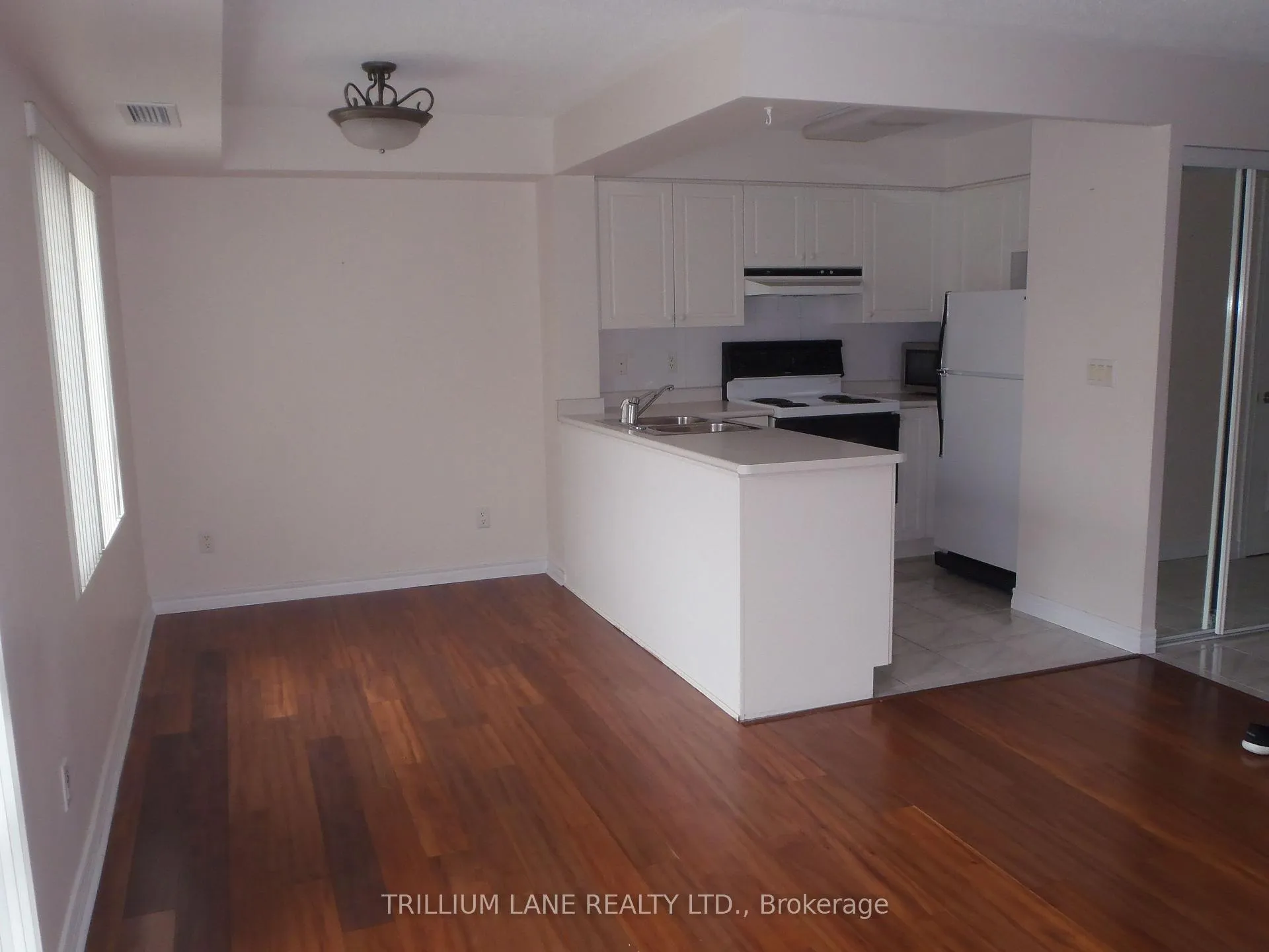 Photo 3 of Unit 203, 211 Randolph Road, Toronto, Leaside — HOMEH