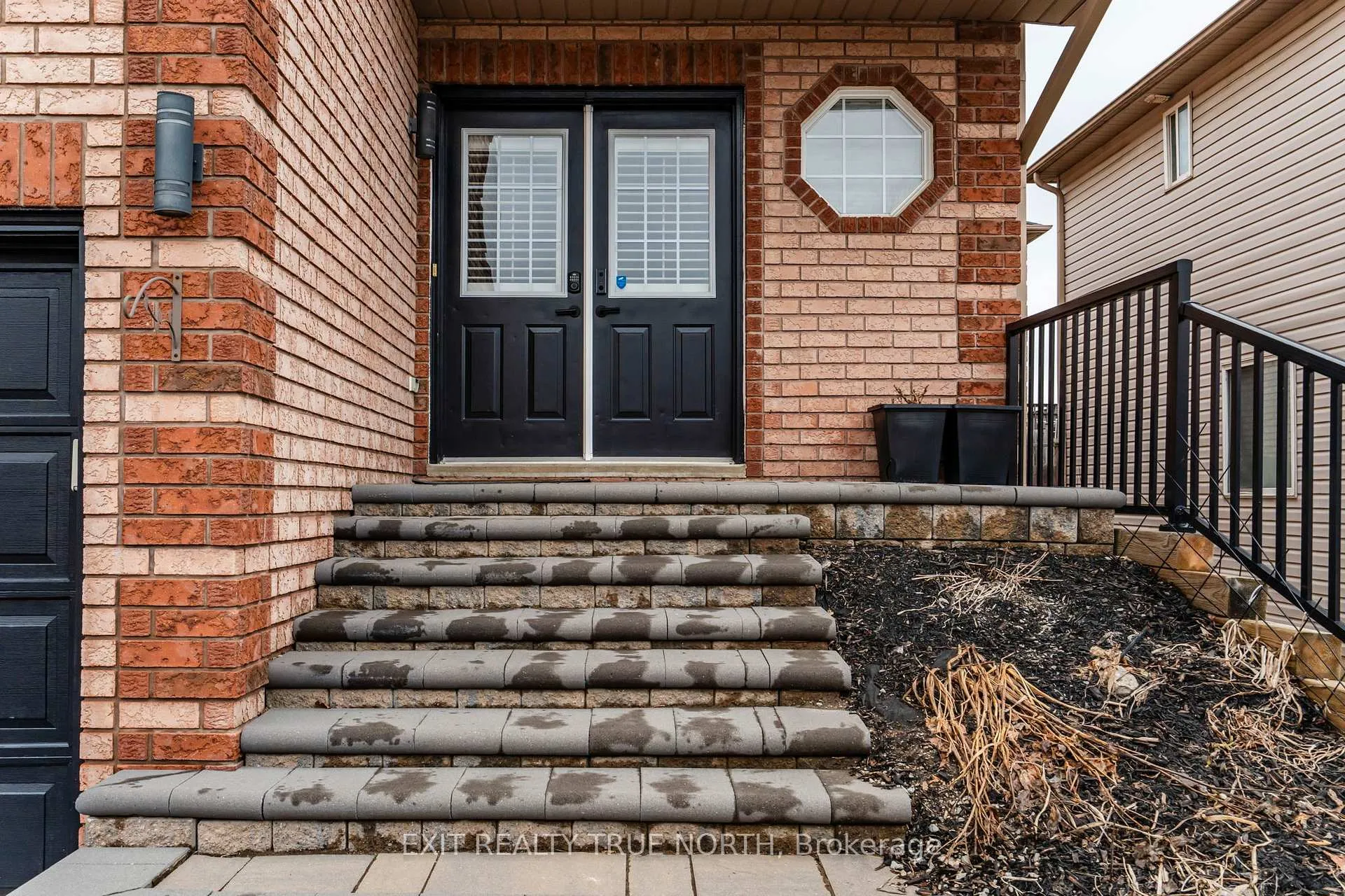 Photo 3 of 172 Courtney Crescent, Barrie, Painswick South — HOMEH