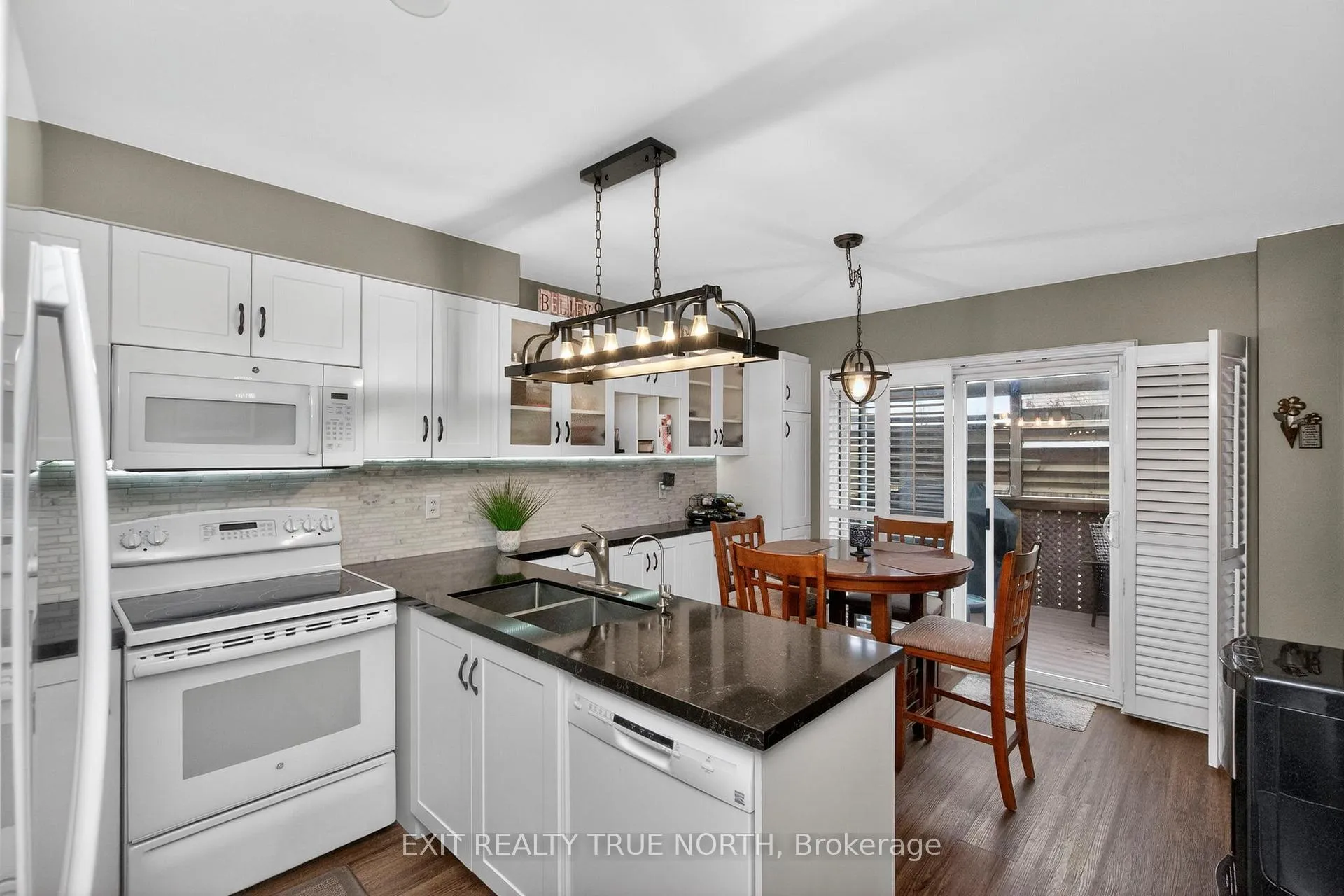 Photo 5 of 172 Courtney Crescent, Barrie, Painswick South — HOMEH
