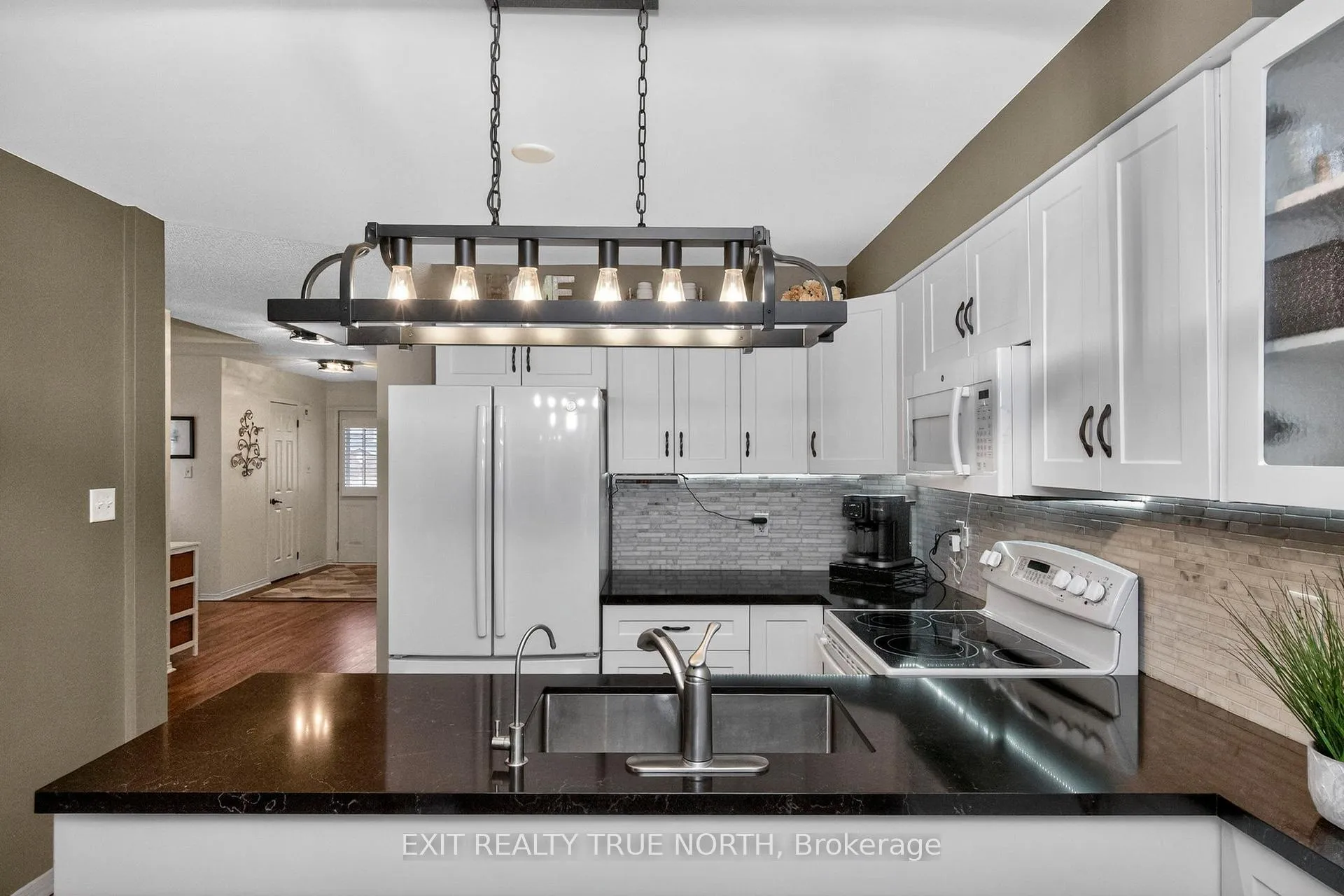 Photo 7 of 172 Courtney Crescent, Barrie, Painswick South — HOMEH