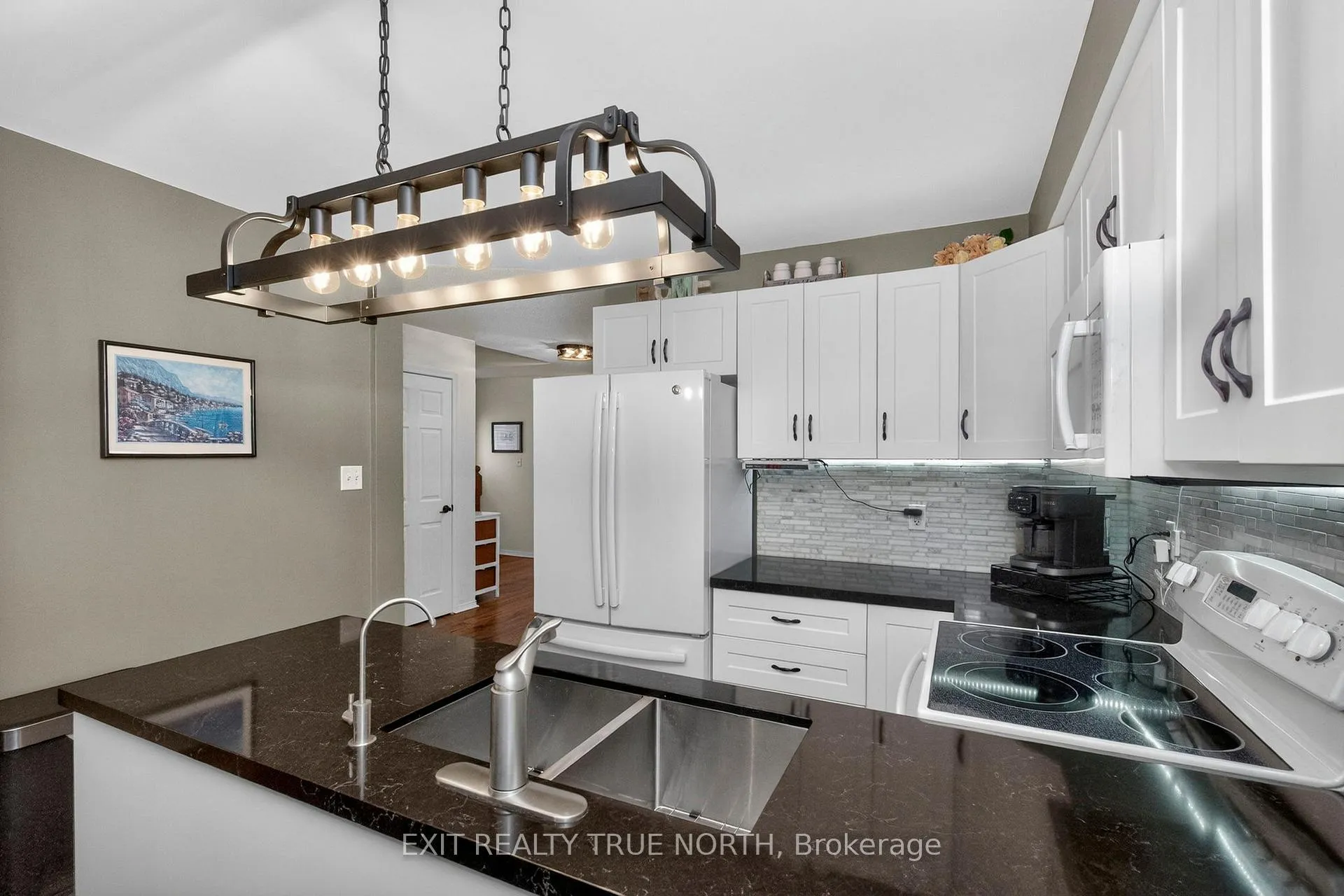 Photo 8 of 172 Courtney Crescent, Barrie, Painswick South — HOMEH
