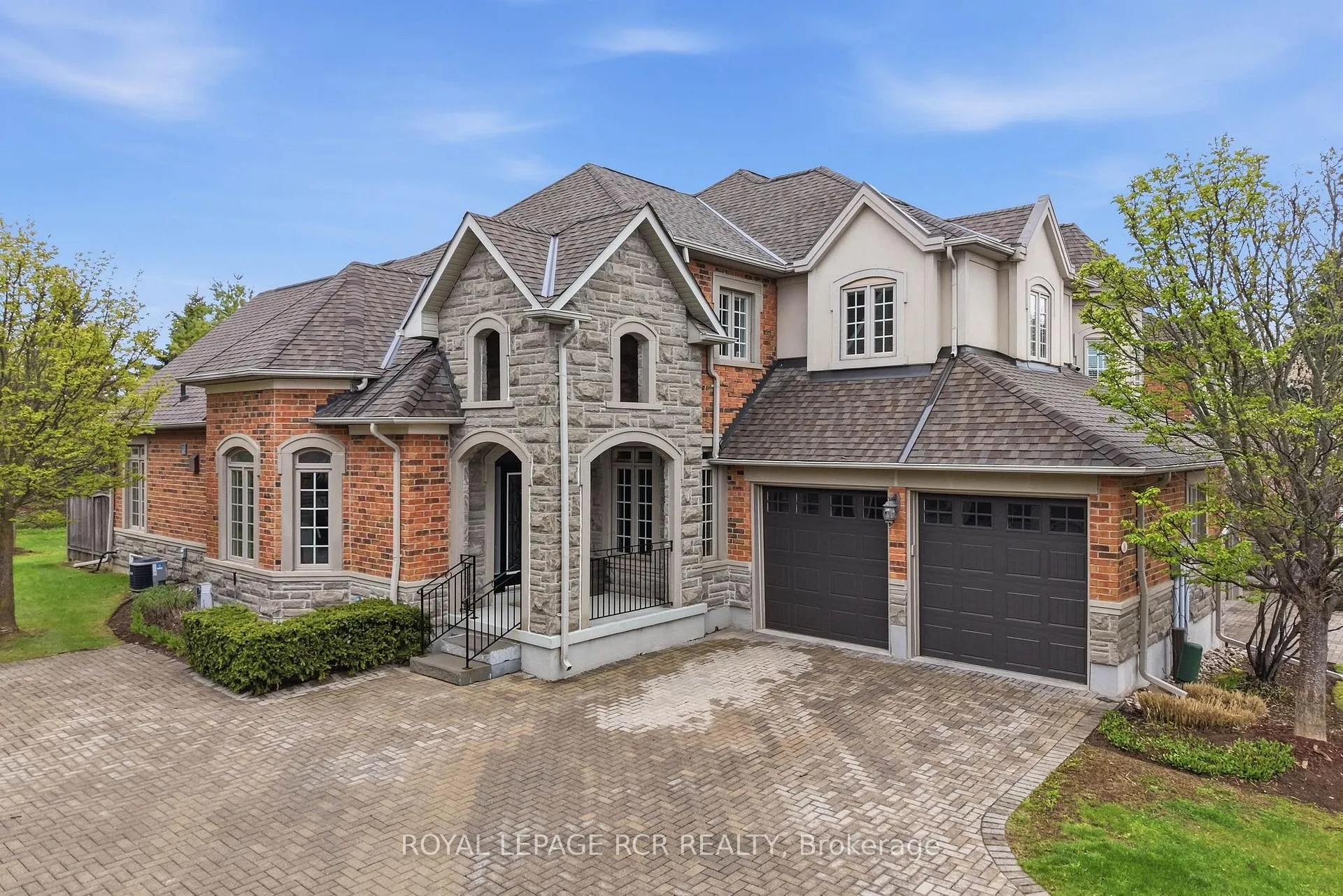 Photo 1 of Unit 107, 16 Bonnell Crescent, Aurora, Aurora Estates — HOMEH
