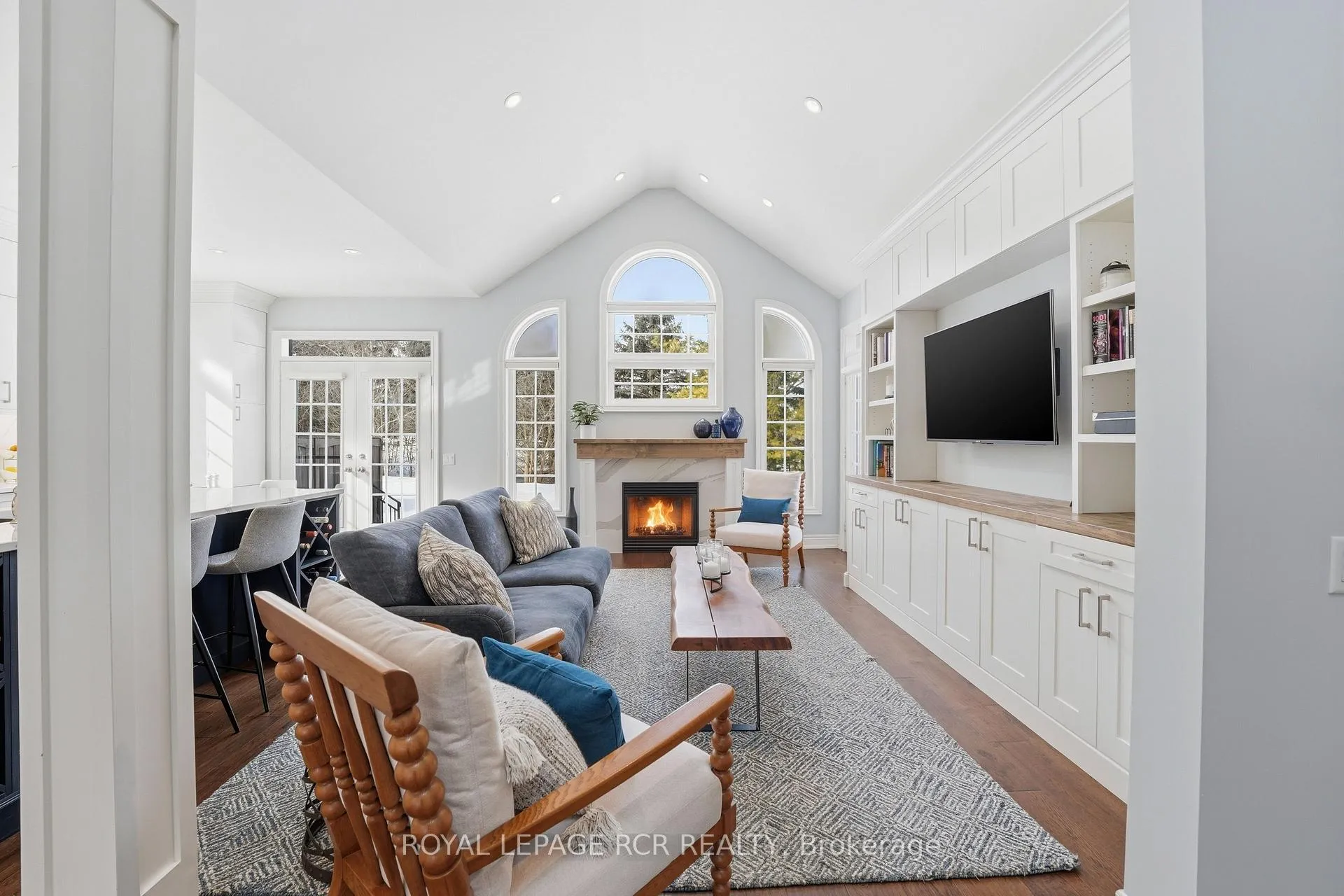 Photo 4 of Unit 107, 16 Bonnell Crescent, Aurora, Aurora Estates — HOMEH