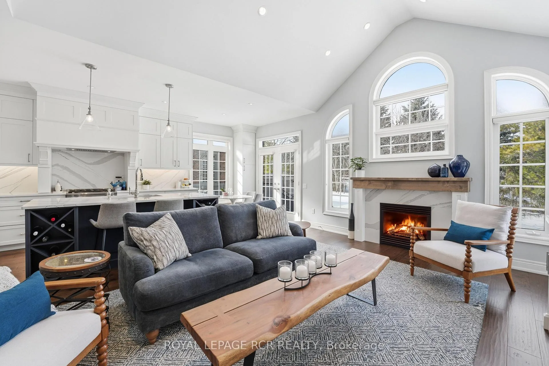Photo 5 of Unit 107, 16 Bonnell Crescent, Aurora, Aurora Estates — HOMEH