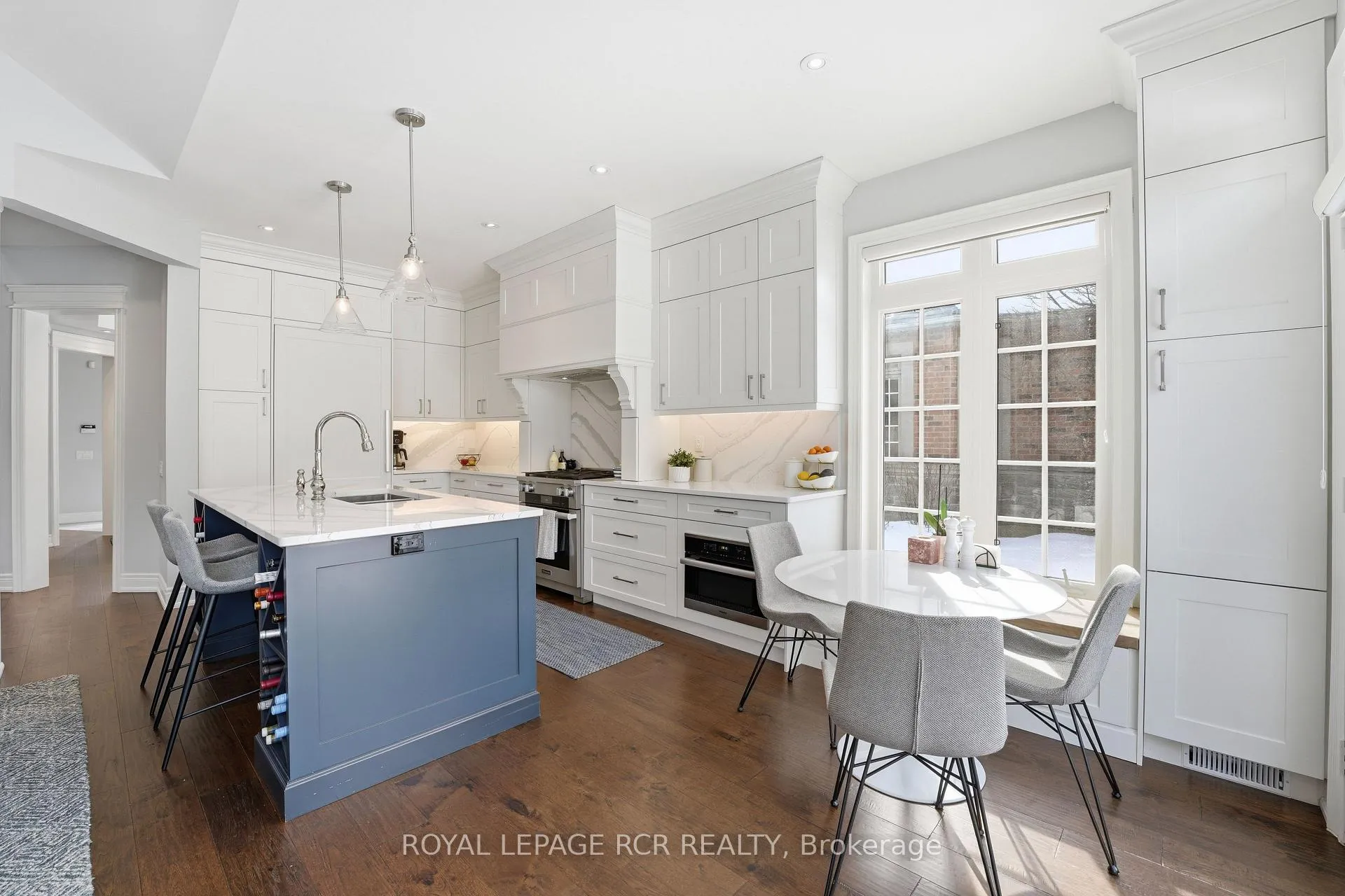 Photo 7 of Unit 107, 16 Bonnell Crescent, Aurora, Aurora Estates — HOMEH