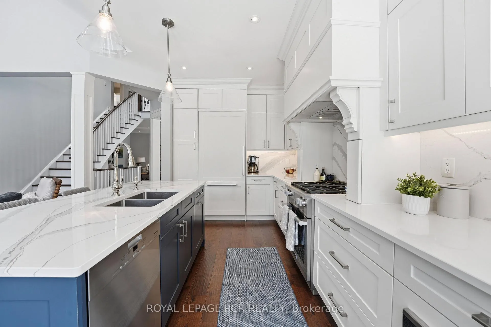 Photo 8 of Unit 107, 16 Bonnell Crescent, Aurora, Aurora Estates — HOMEH